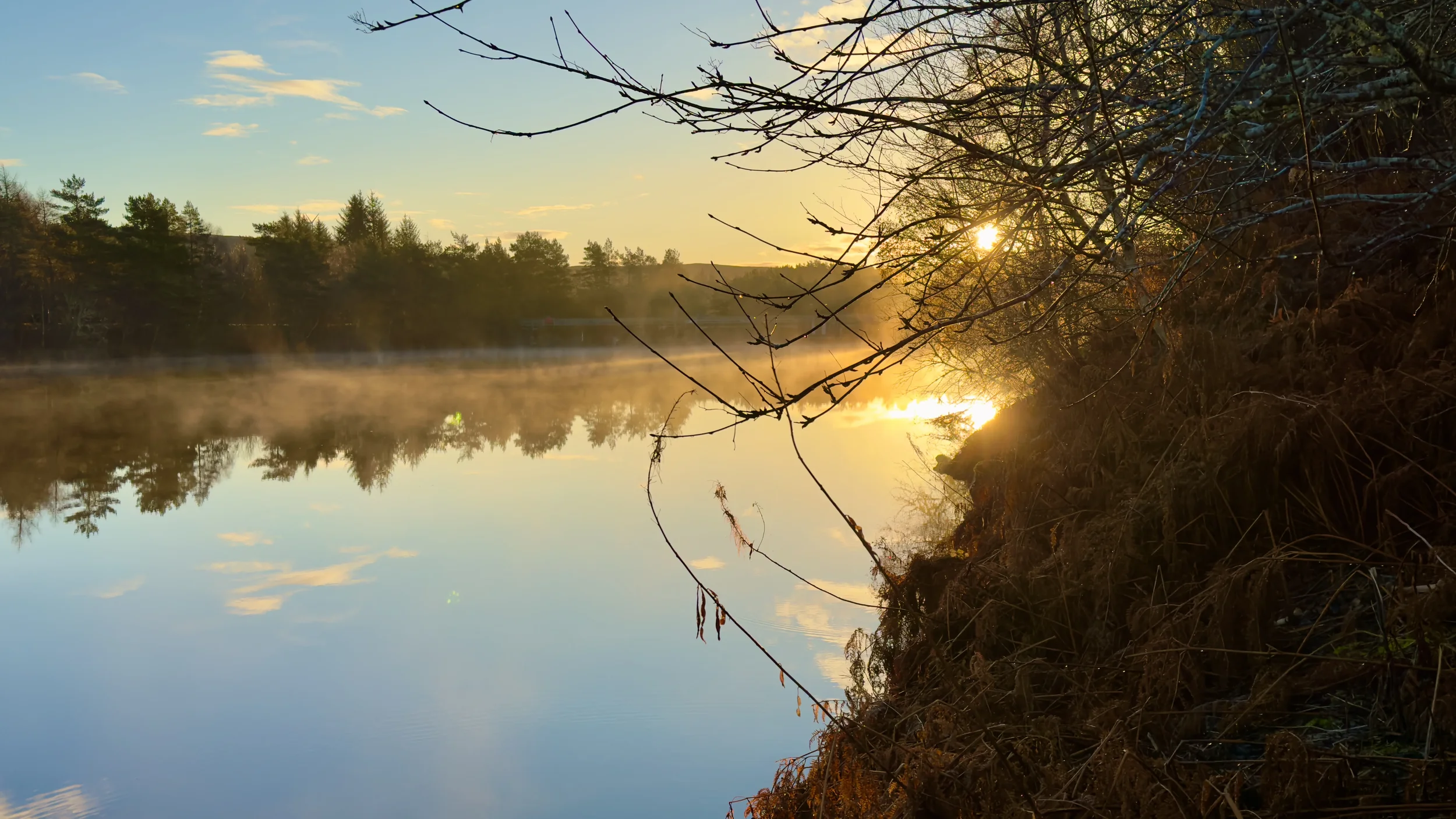 lairg-misty-sunrise-reflection.webp