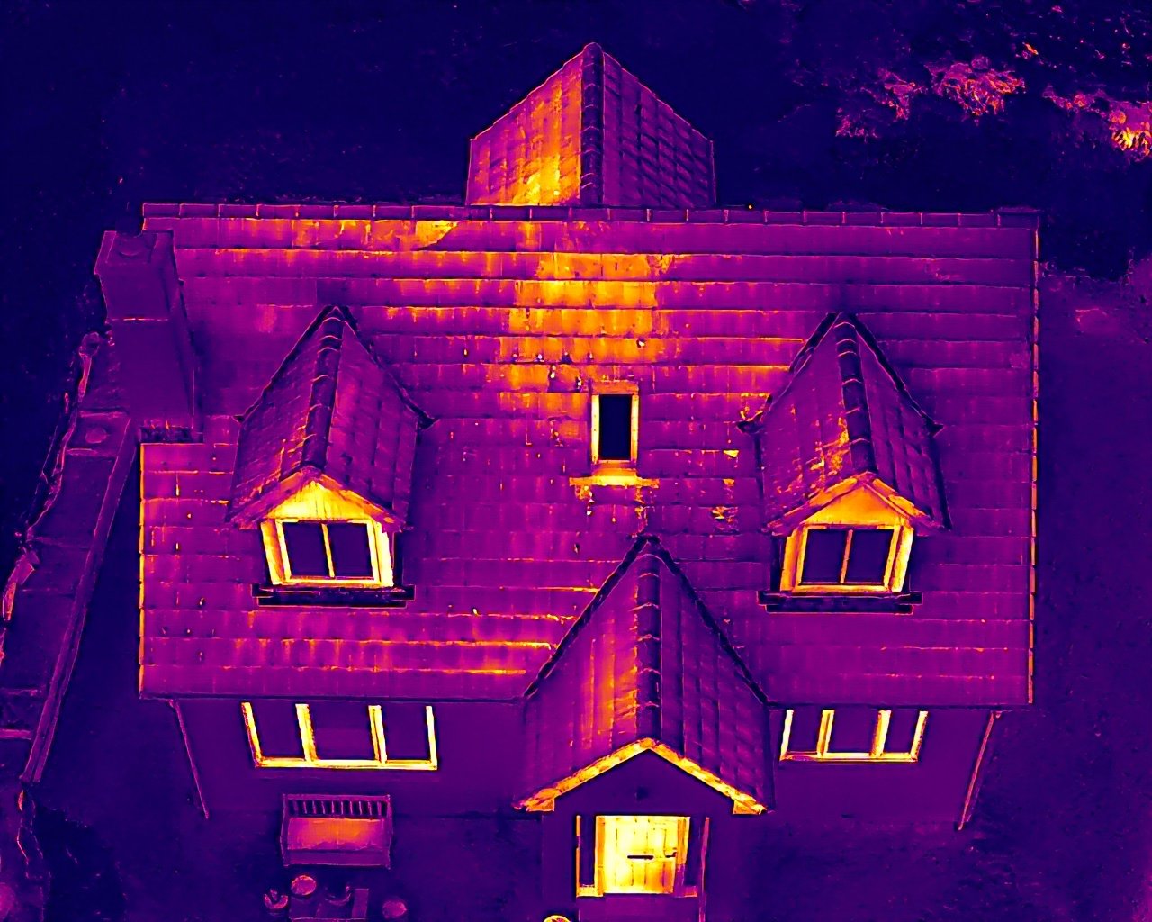 Aerial Thermal Imagery of a house showing hotspots and damp areas