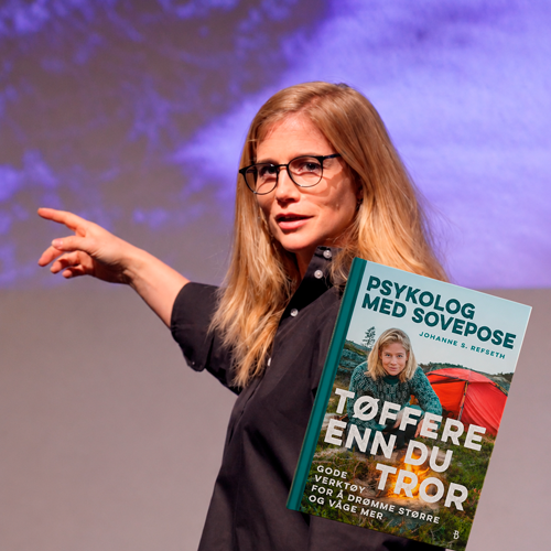 Johanne S. Refseth, best kjent som Psykolog med sovepose, holder foredraget Tøffere enn du tror i Harstad