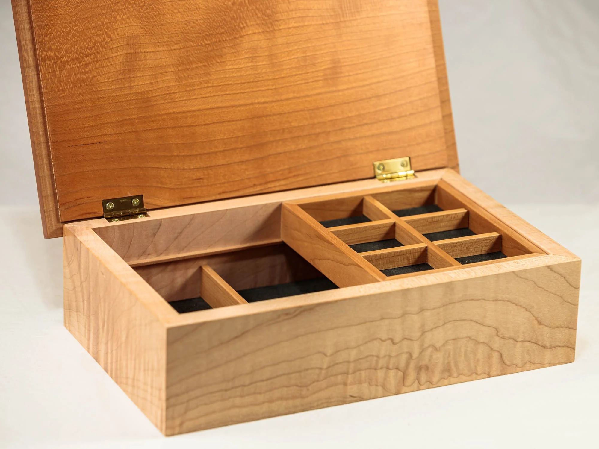 Jewelry box in figured maple and cherry
