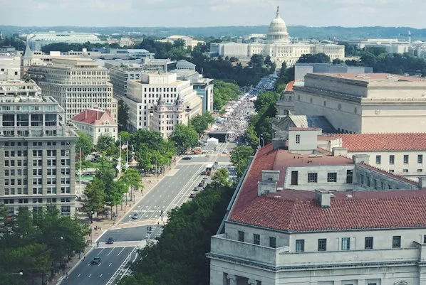 Constitution avenue and the US capital