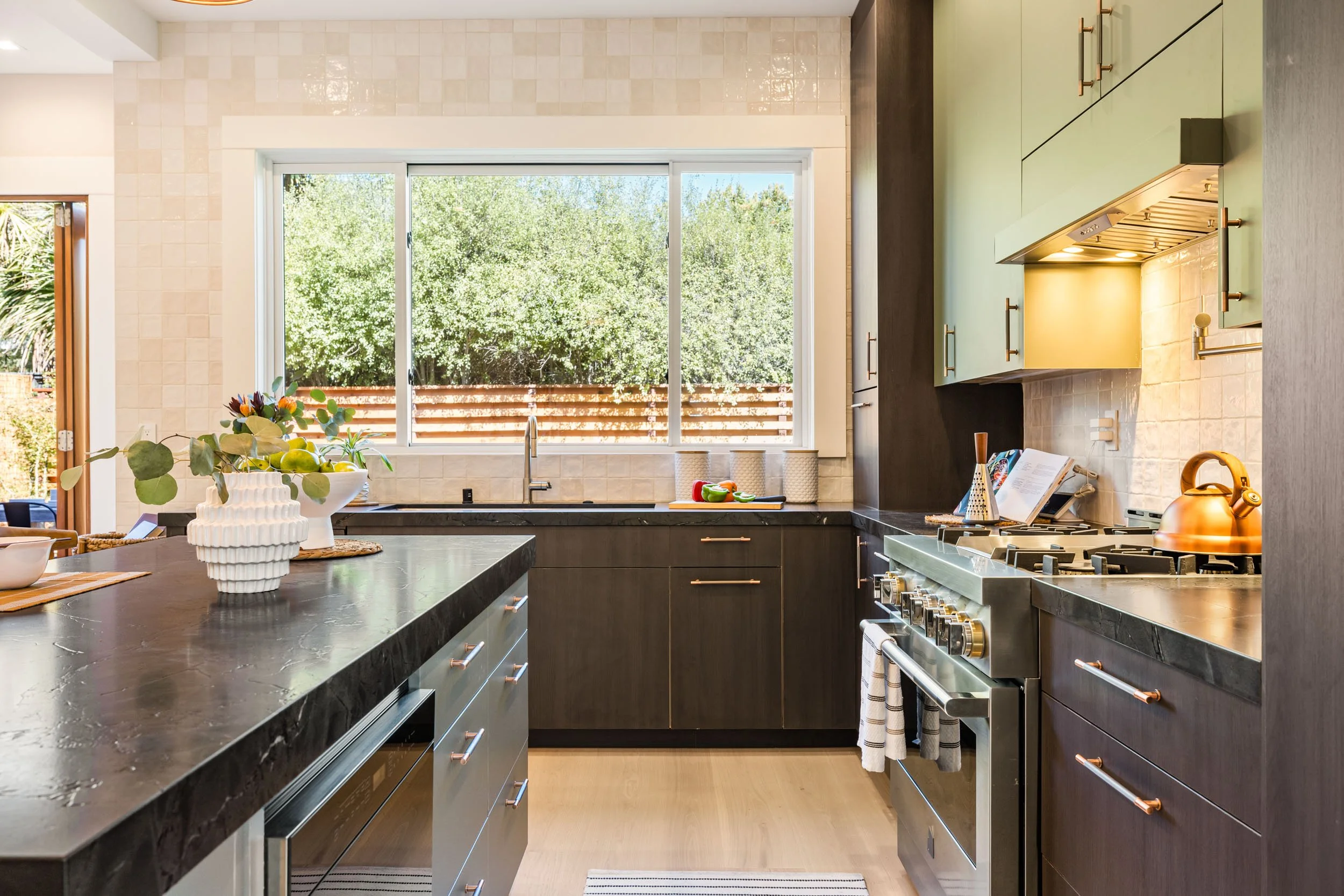 2619 Mathew St 10 small.jpg