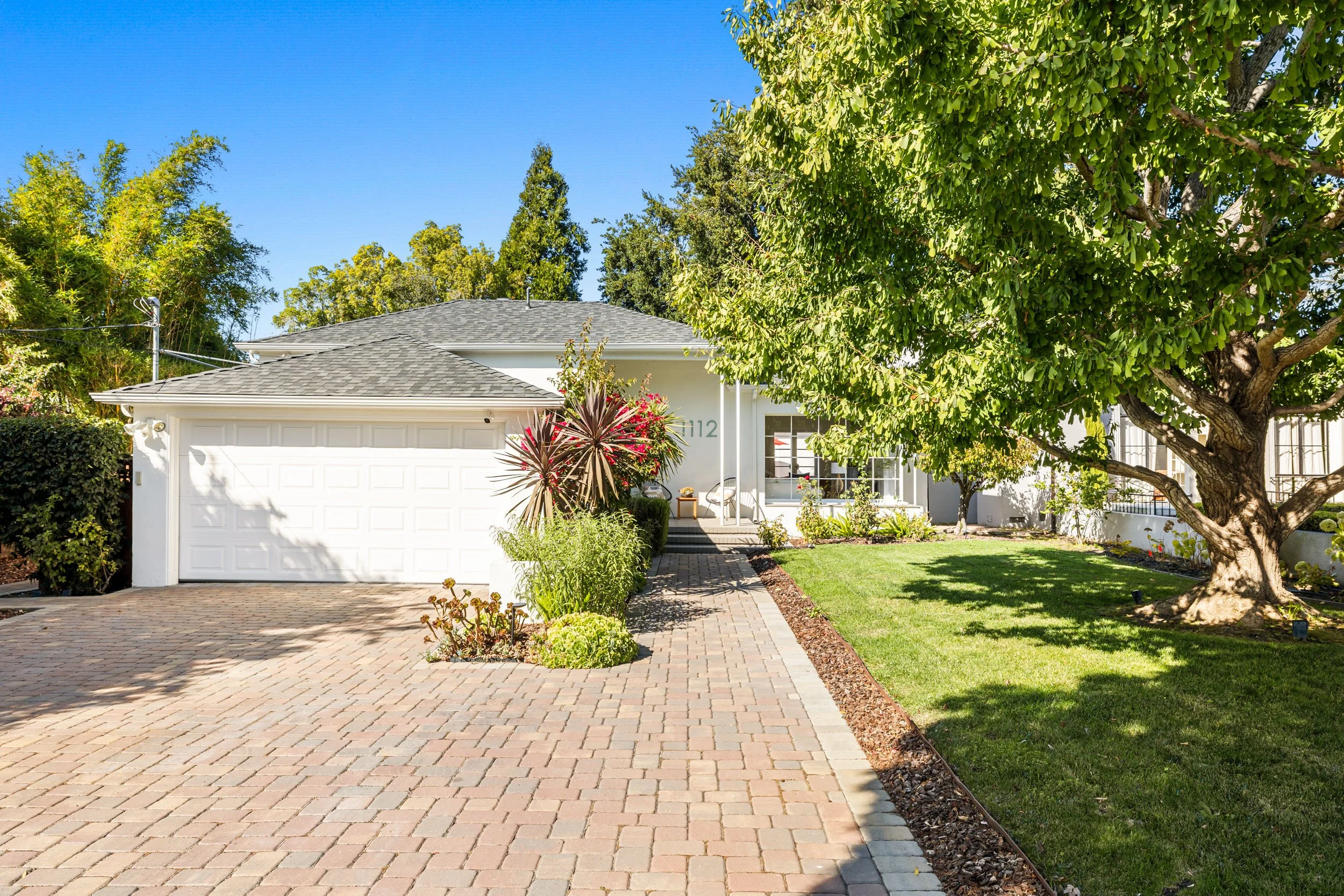 1112 Glen Drive 01 small.jpg