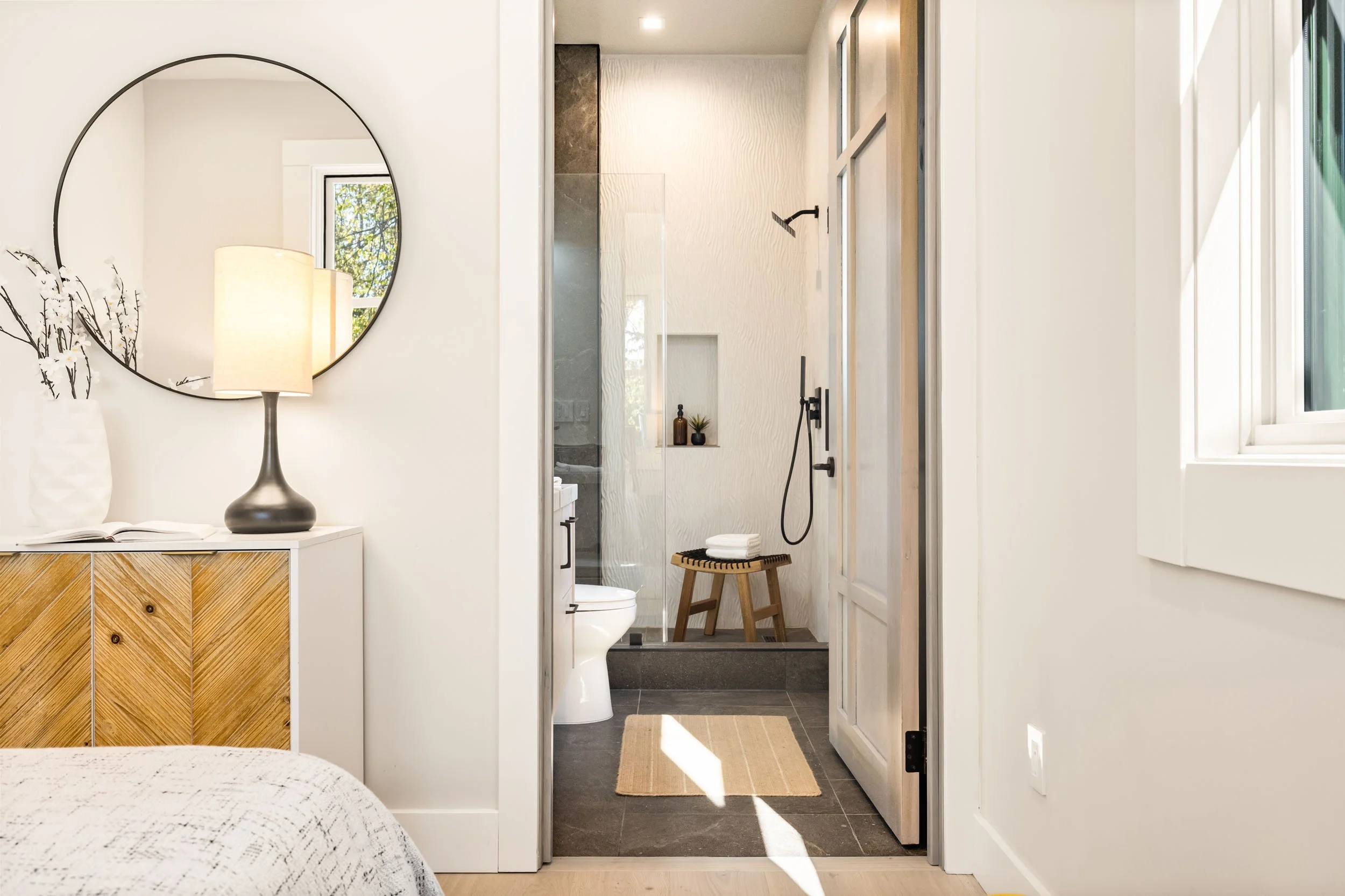2619 Mathew St 28 small.jpg