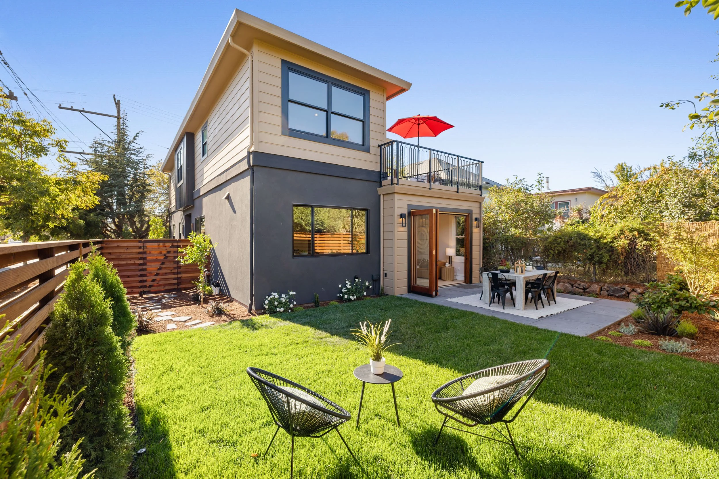 2619 Mathew St 26 small.jpg