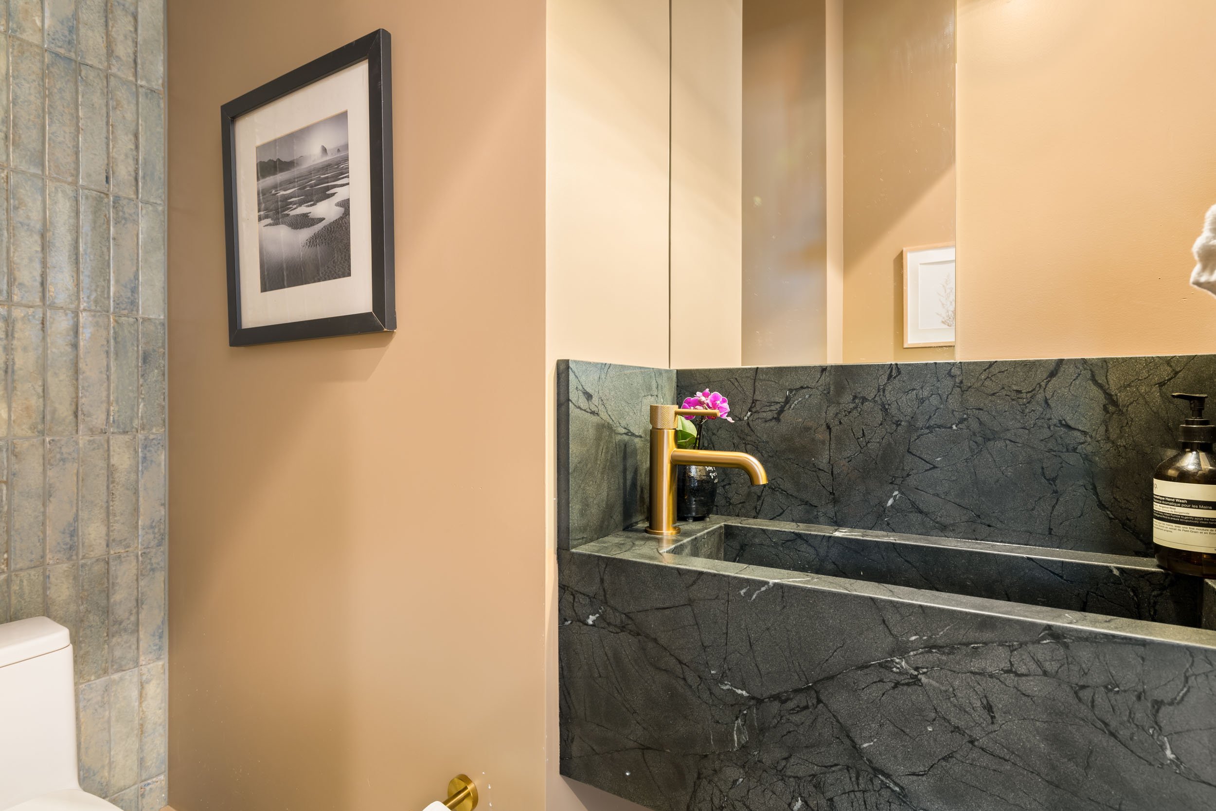 2619 Mathew St 19 small.jpg