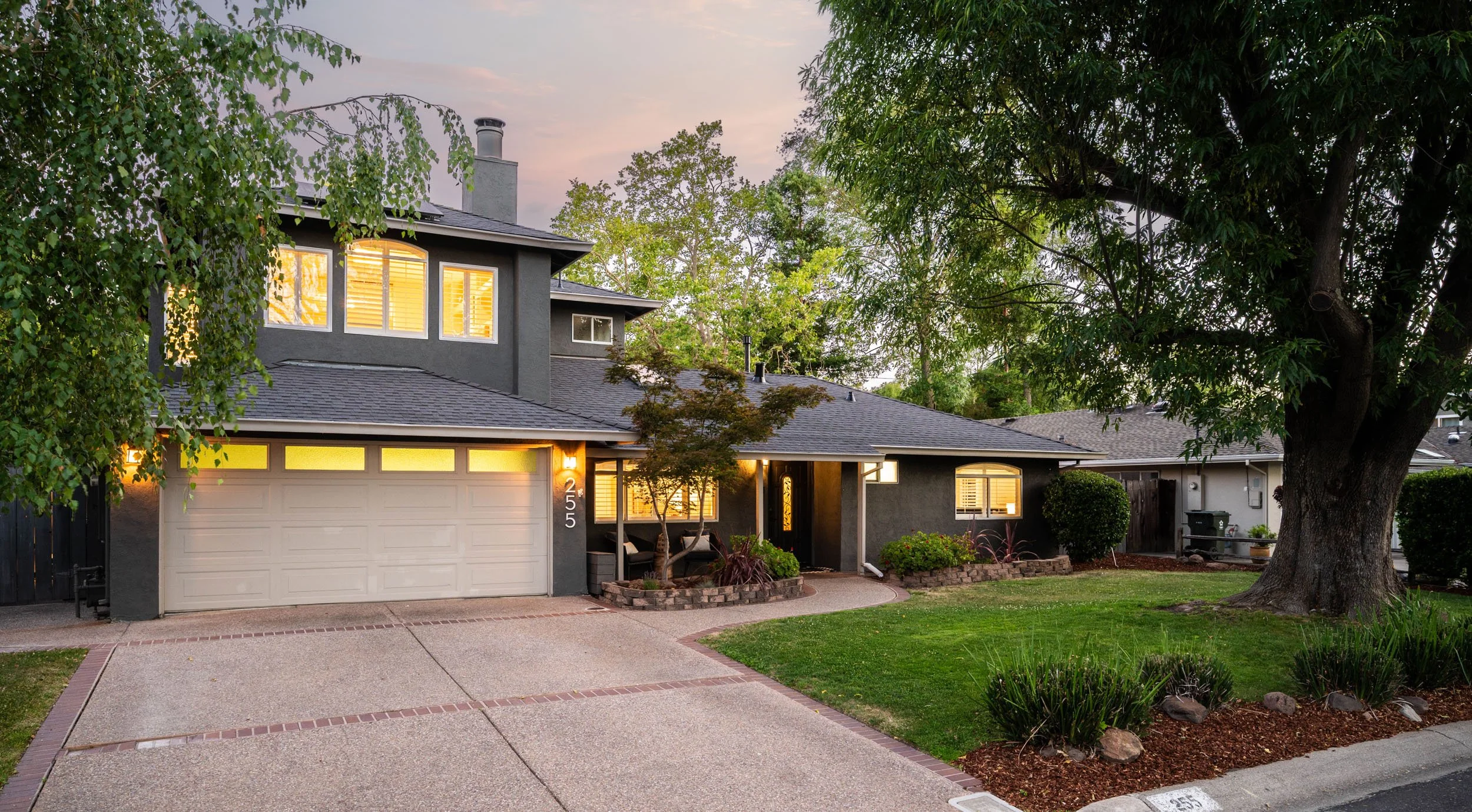 Sold | 255 Evelyn Dr