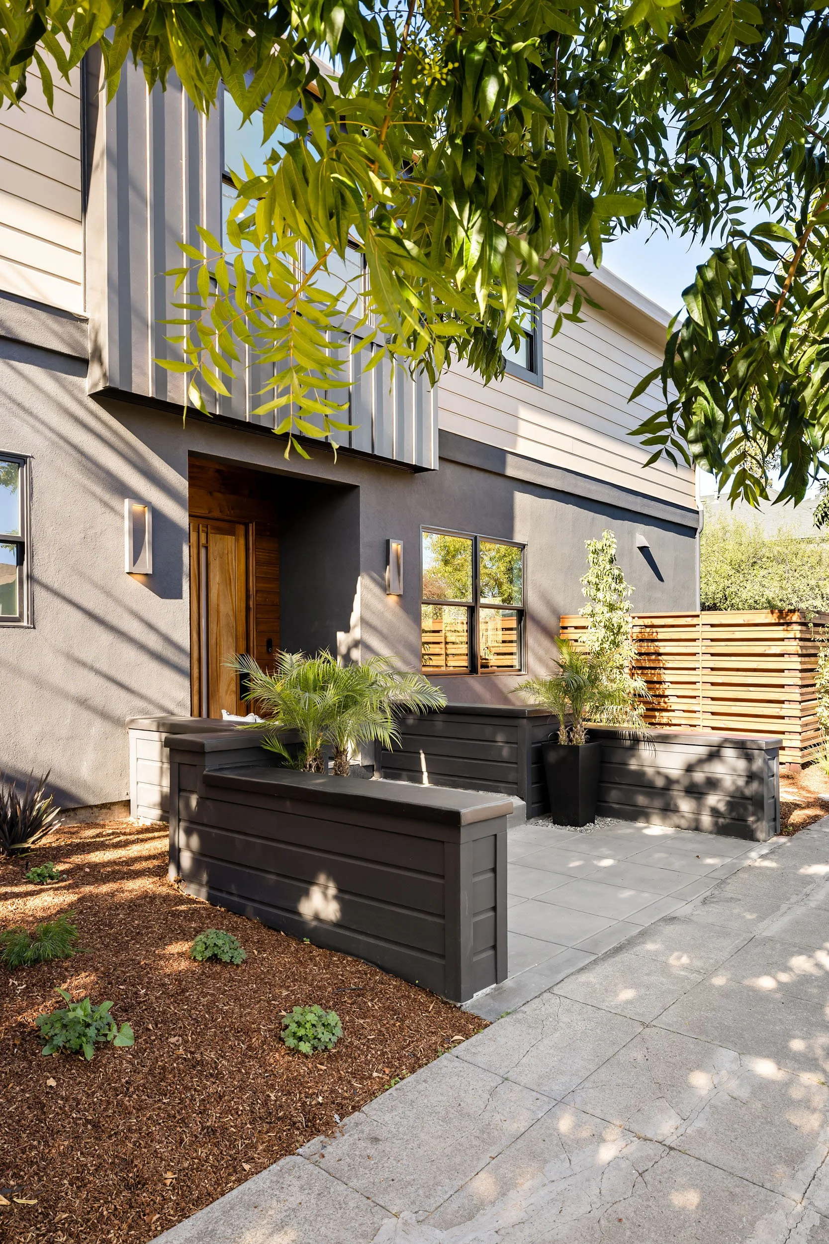 2619 Mathew St 02 small.jpg
