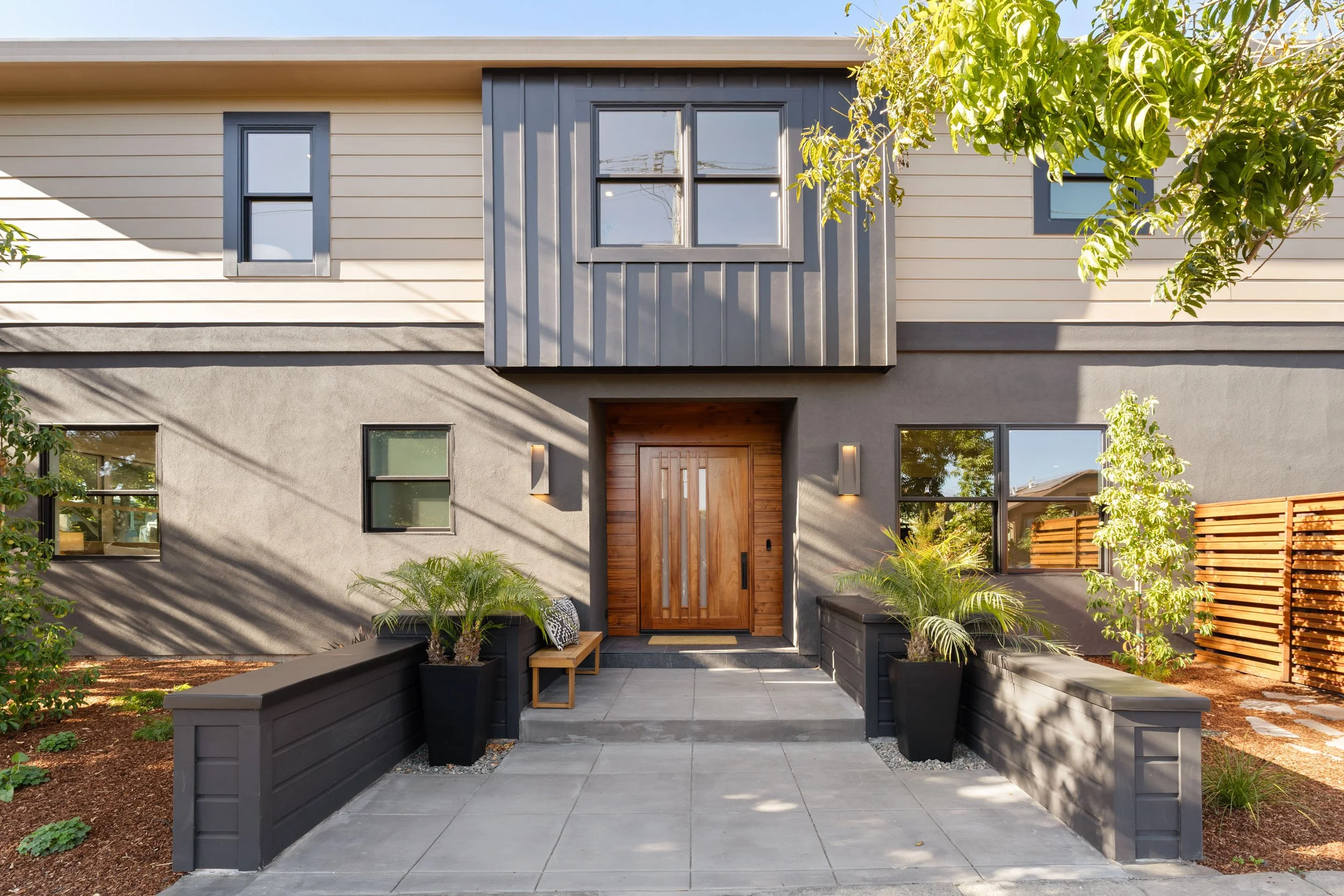2619 Mathew St 01 small.jpg