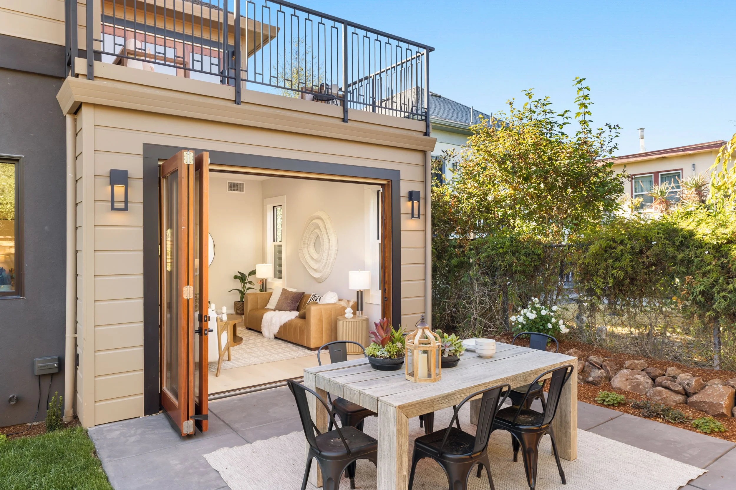 2619 Mathew St 24 small.jpg