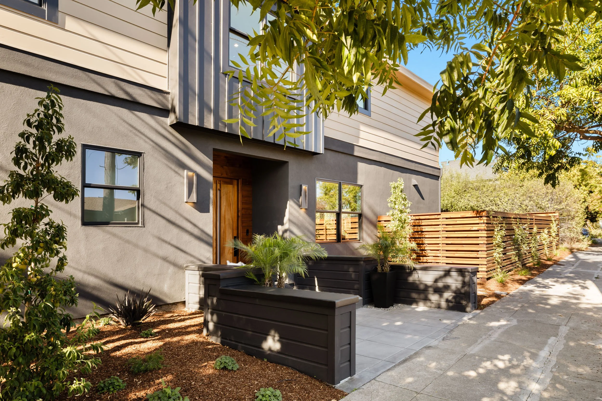 2619 Mathew St 03 small.jpg