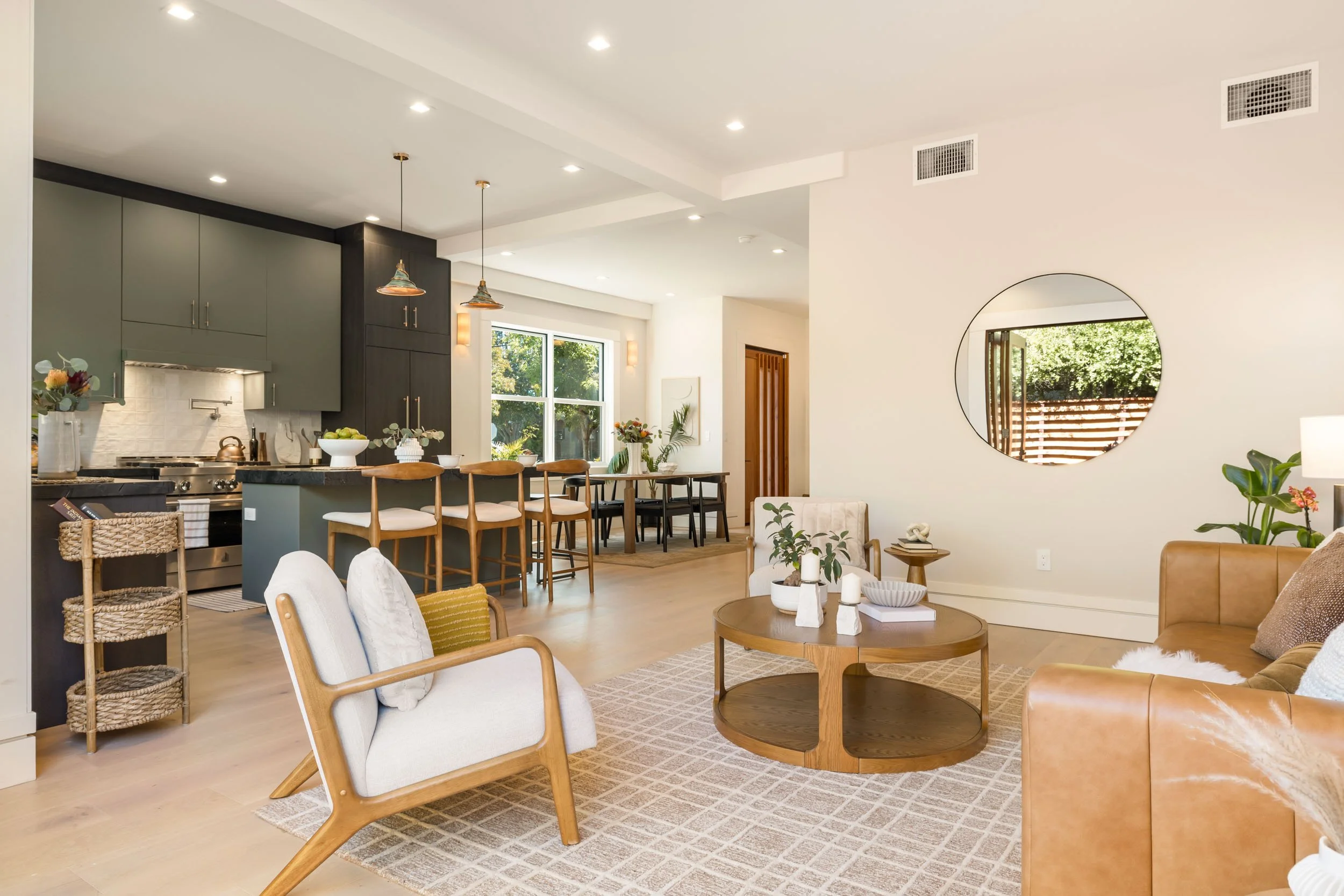 2619 Mathew St 13 small.jpg