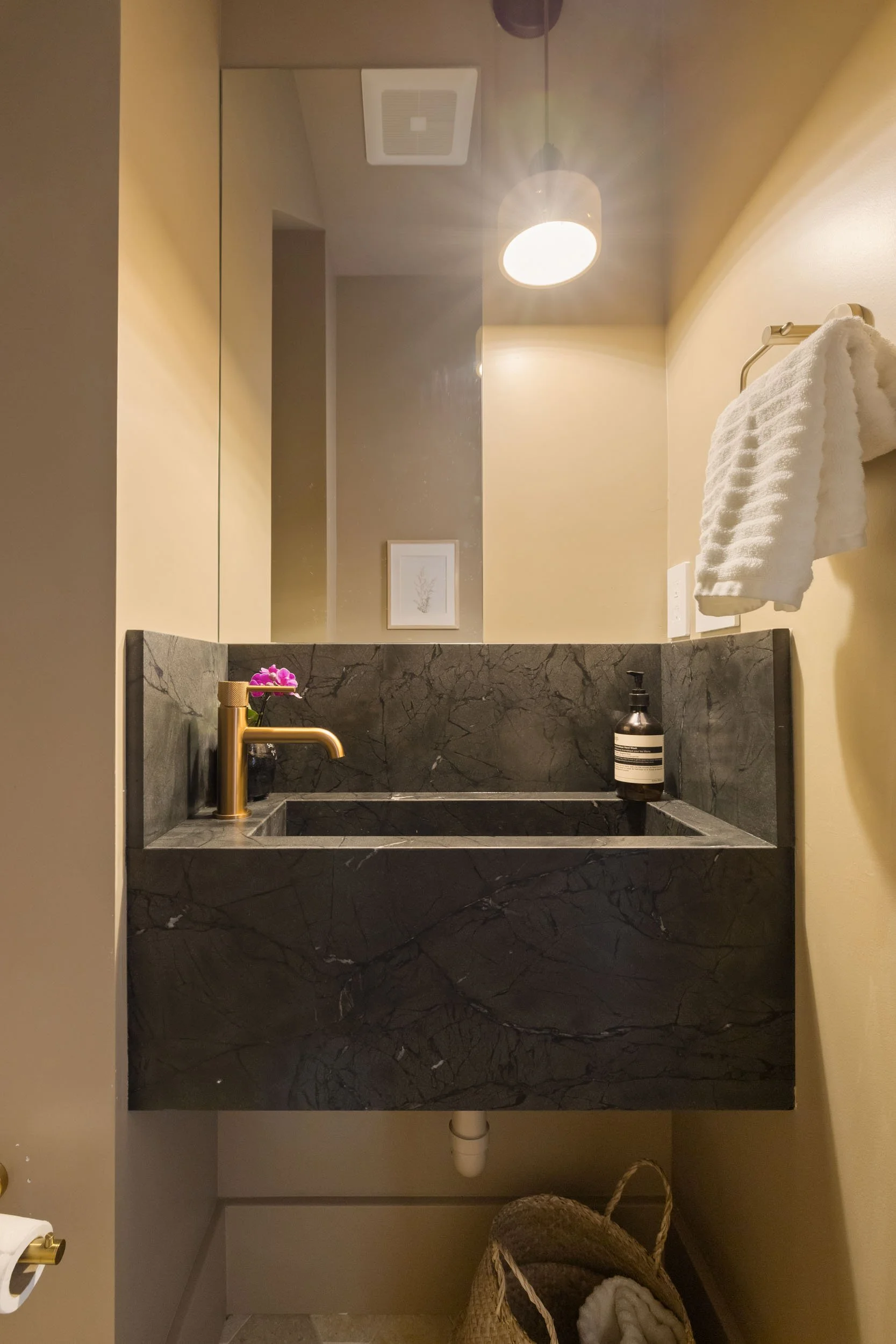 2619 Mathew St 20 small.jpg