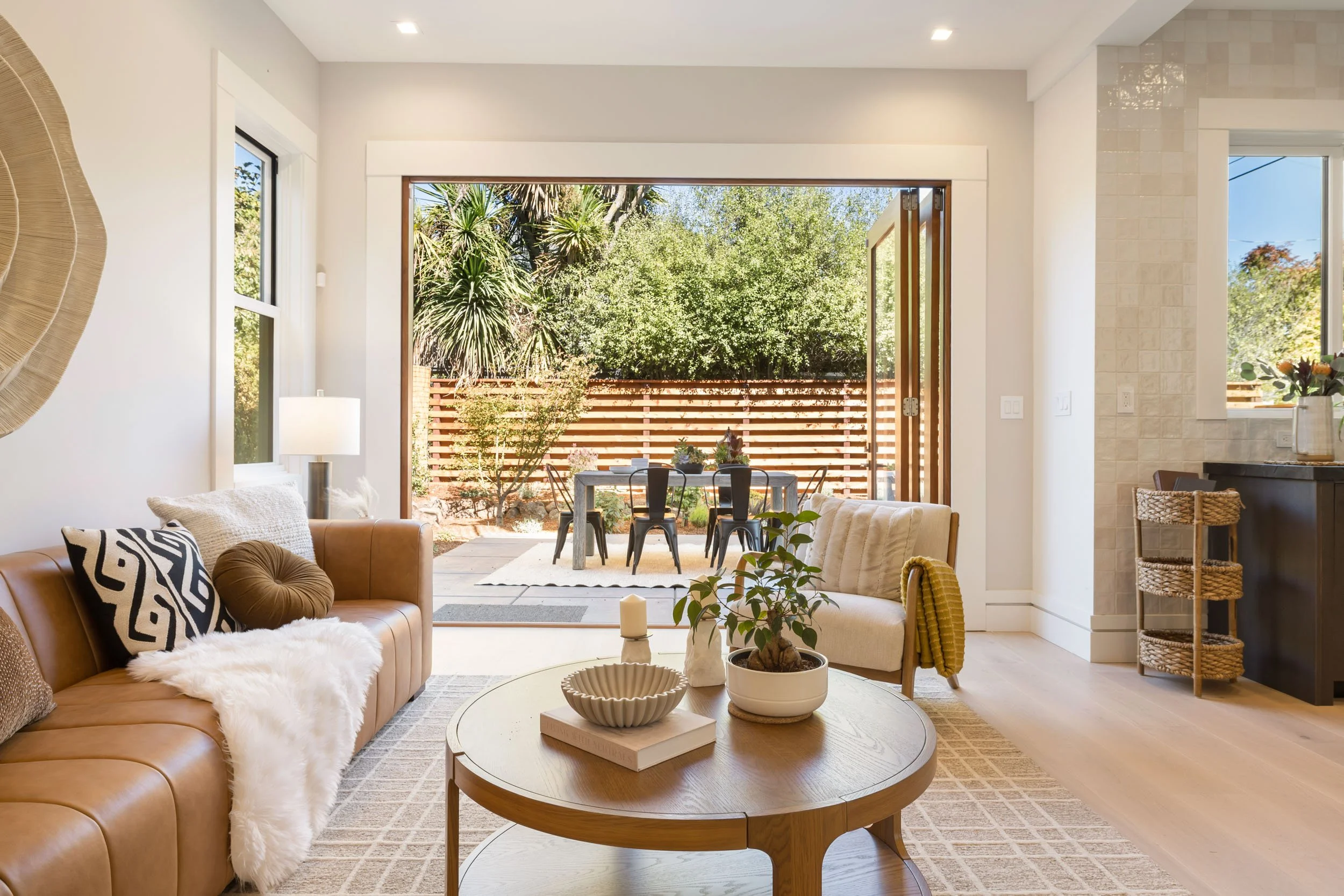 2619 Mathew St 16 small.jpg