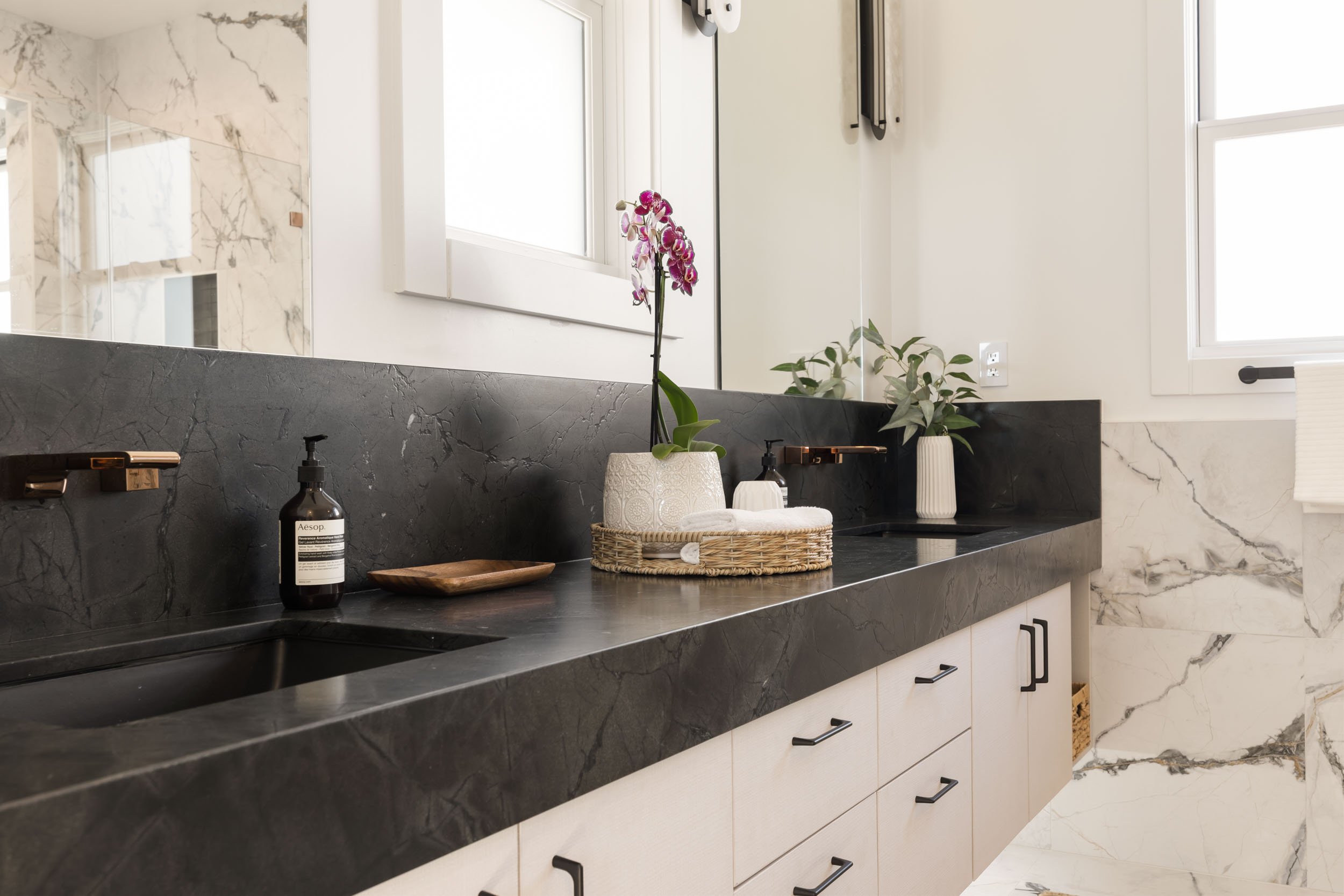 2619 Mathew St 38 small.jpg