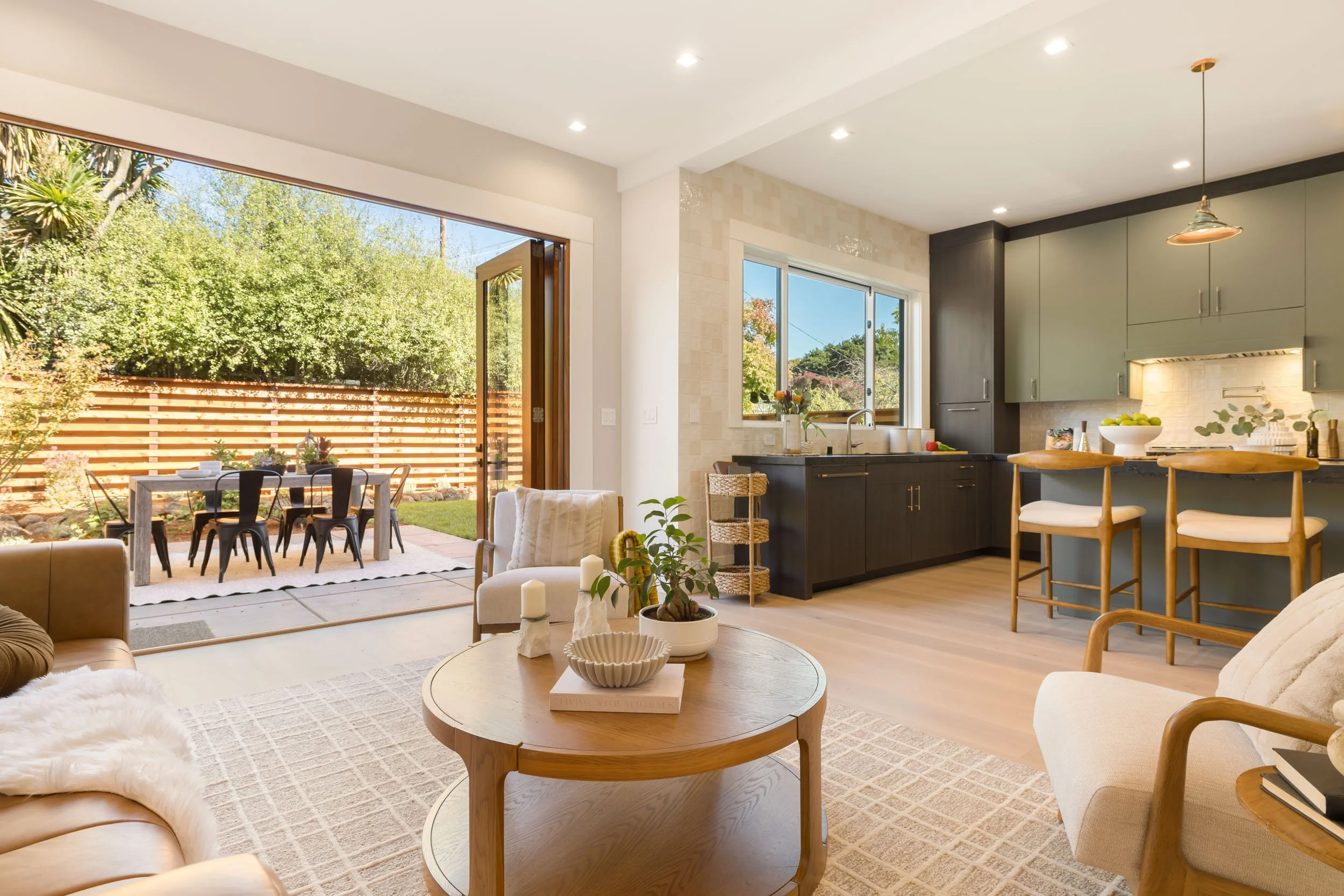 2619 Mathew St 17 small.jpg