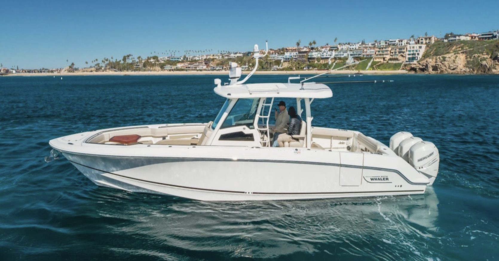 Boston Whaler 380 Outrage – Triple Mercury 350 HP