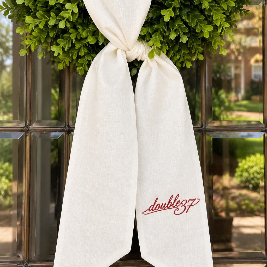 Elegant%2BBoxwood%2BWreath%2Bwith%2BLinen%2BSash.png