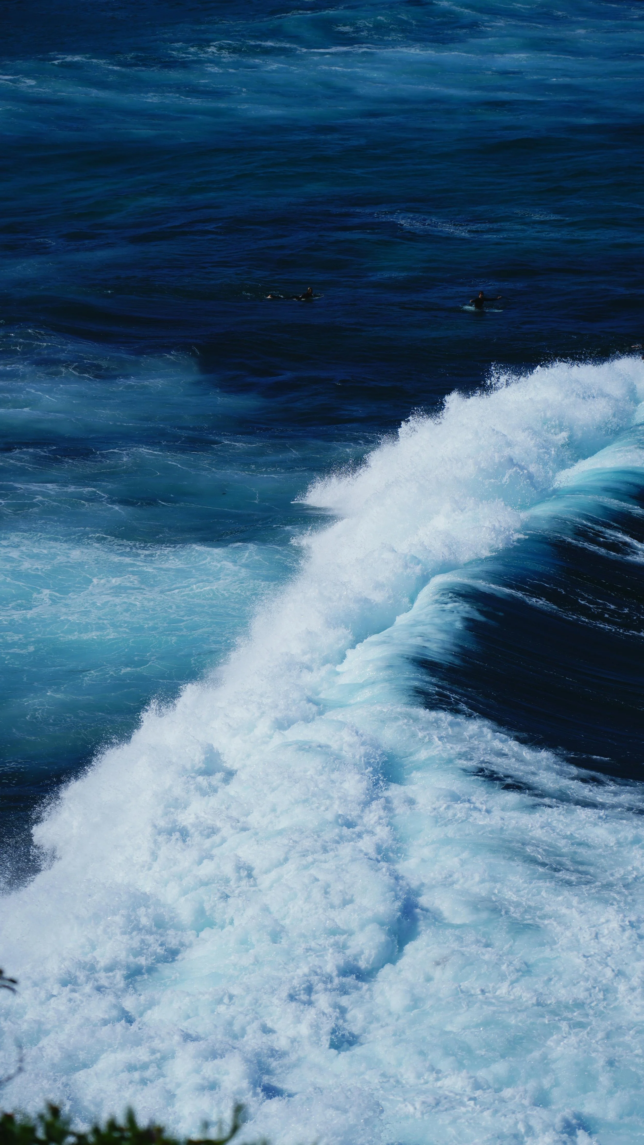 Crashing ocean waves representing the powerful release and momentum entrepreneurs feel when they finally take the step toward inside-out transformation