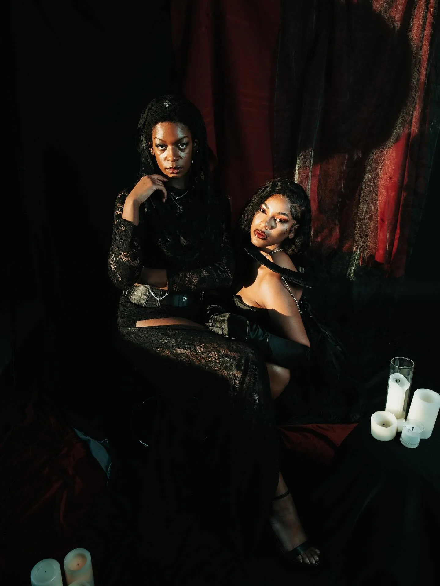 oscuridad femenina 

WhAt cOulD bE moRe BeautiFul?

-
models: @knx_.k @hchelle.g 

photography: @abby.leephoto 

video: @ctrl.zee 
-

#dark #femme #feminine #fashion #handmade