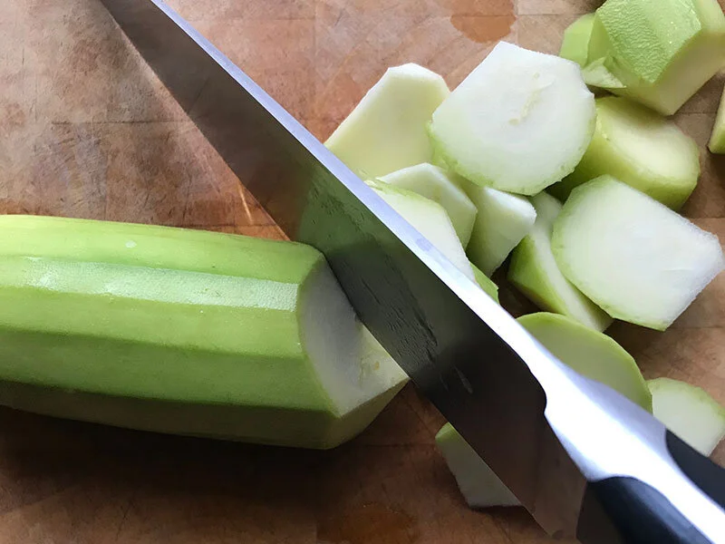 cuttingzucchini.jpg