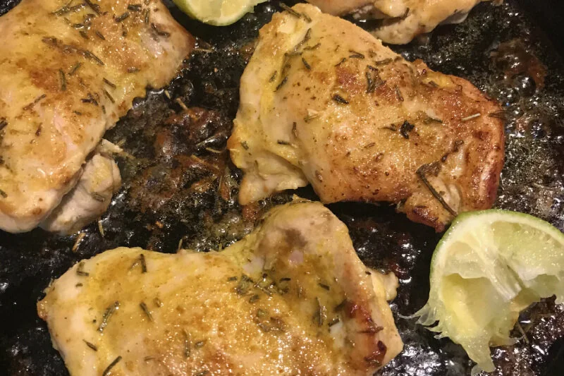 easy_peasy_spieced_chicken_searing.jpg