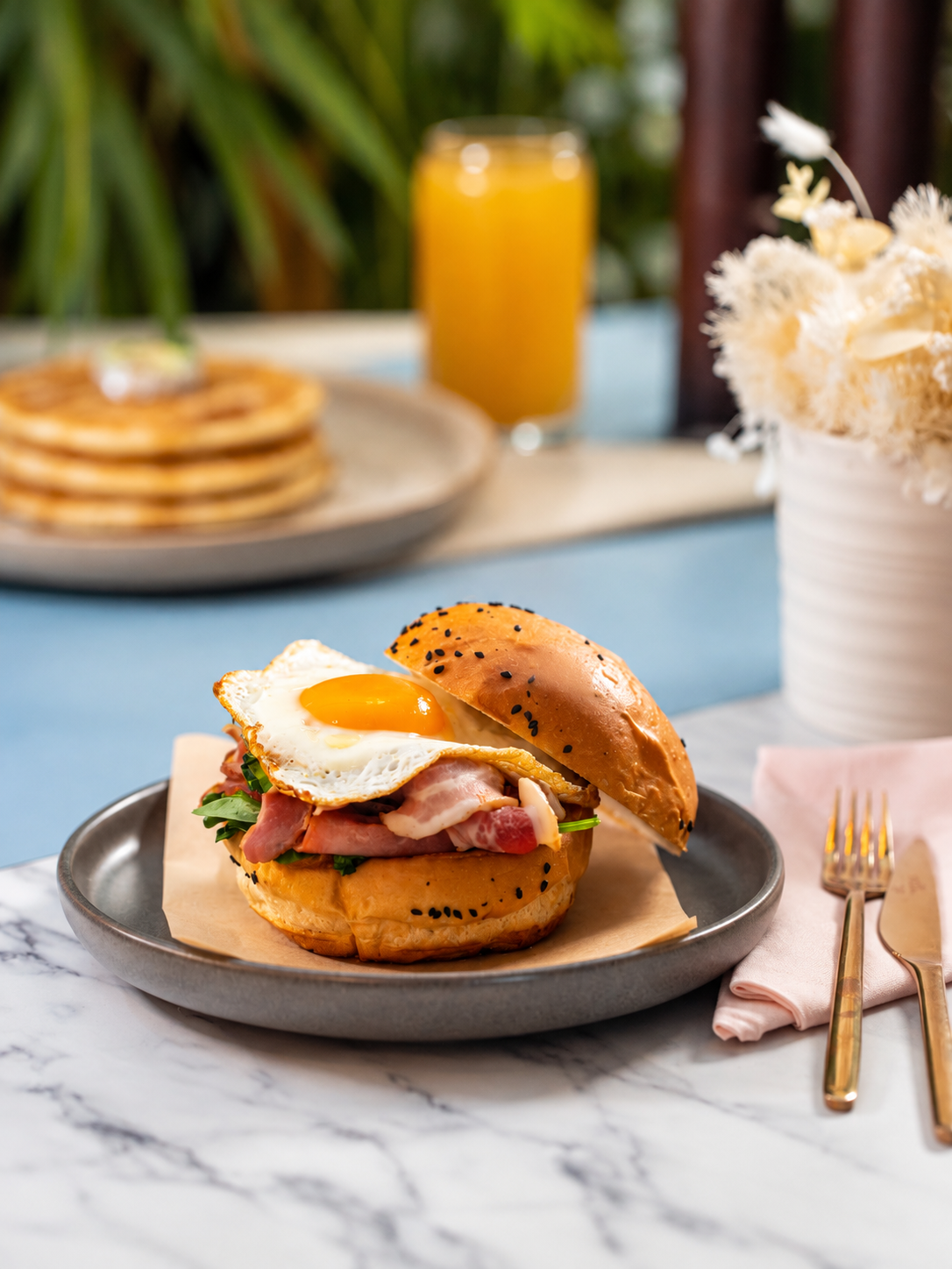 Bacon and egg roll