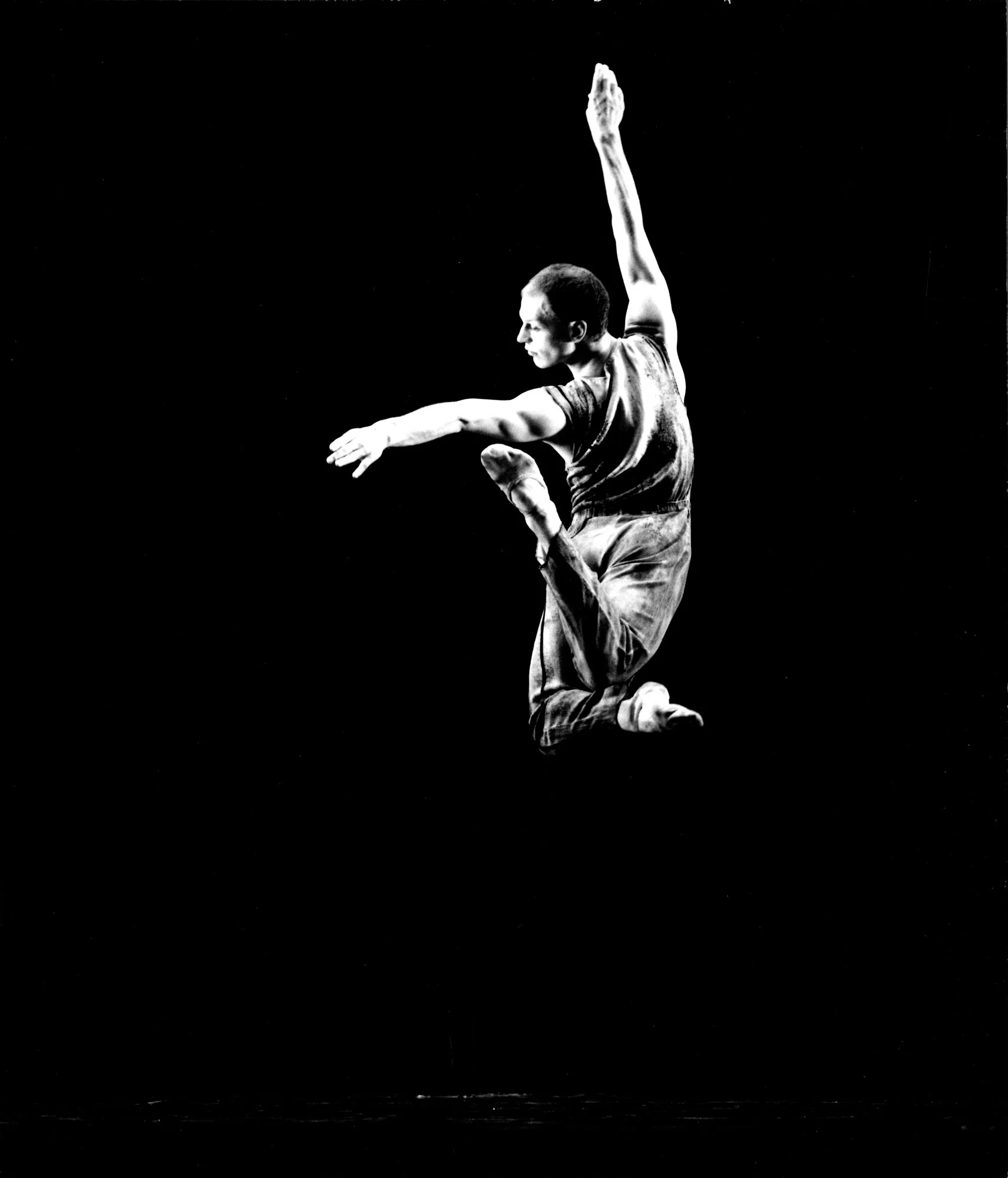 CB_Crossing_Rambert_Crickmay-79_02.jpg