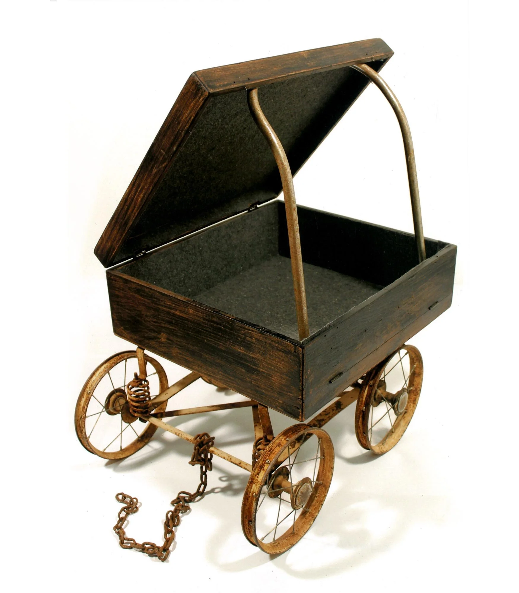  Transport , 2015, 65x48x43cm