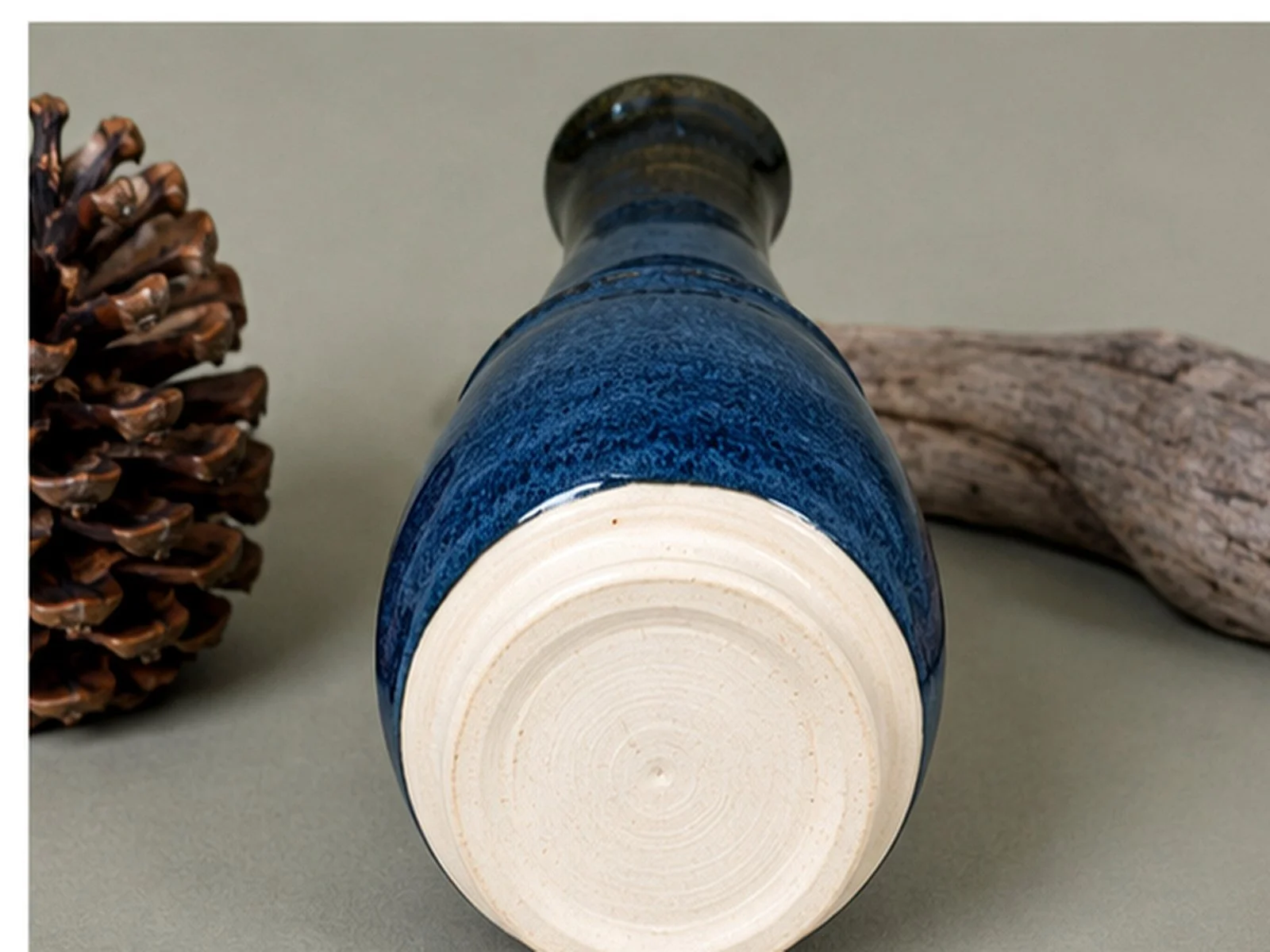 midnight-blue-vase-04-underside.jpg