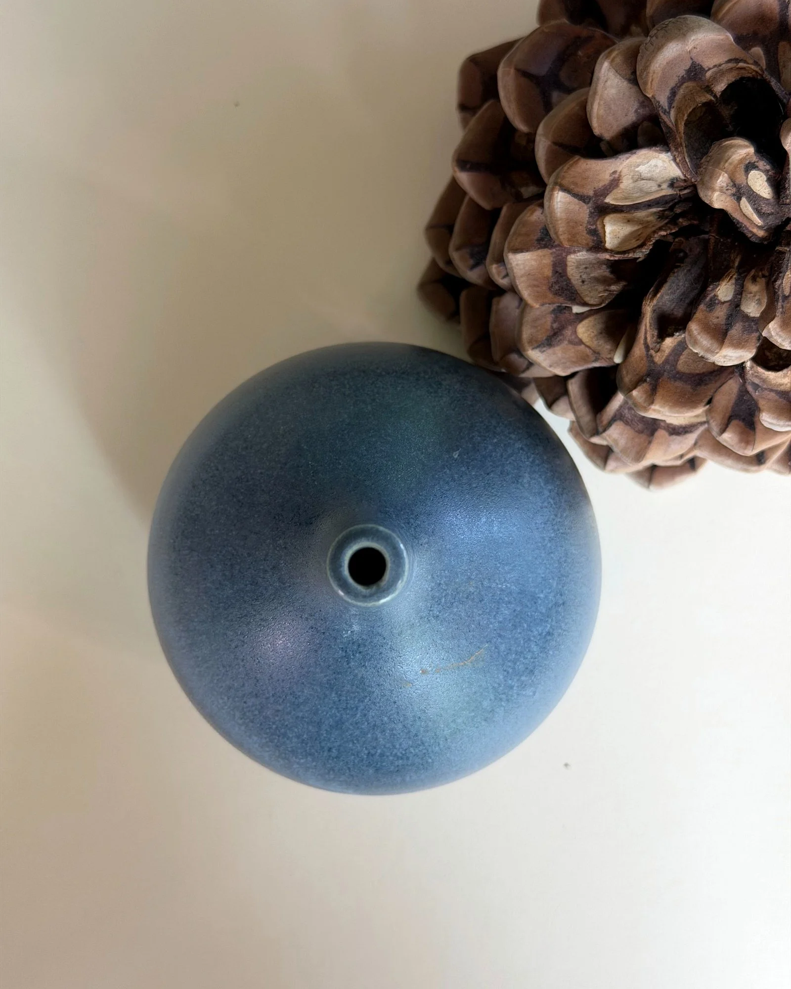 dusty-blue-bud-vase-04-overhead.jpg