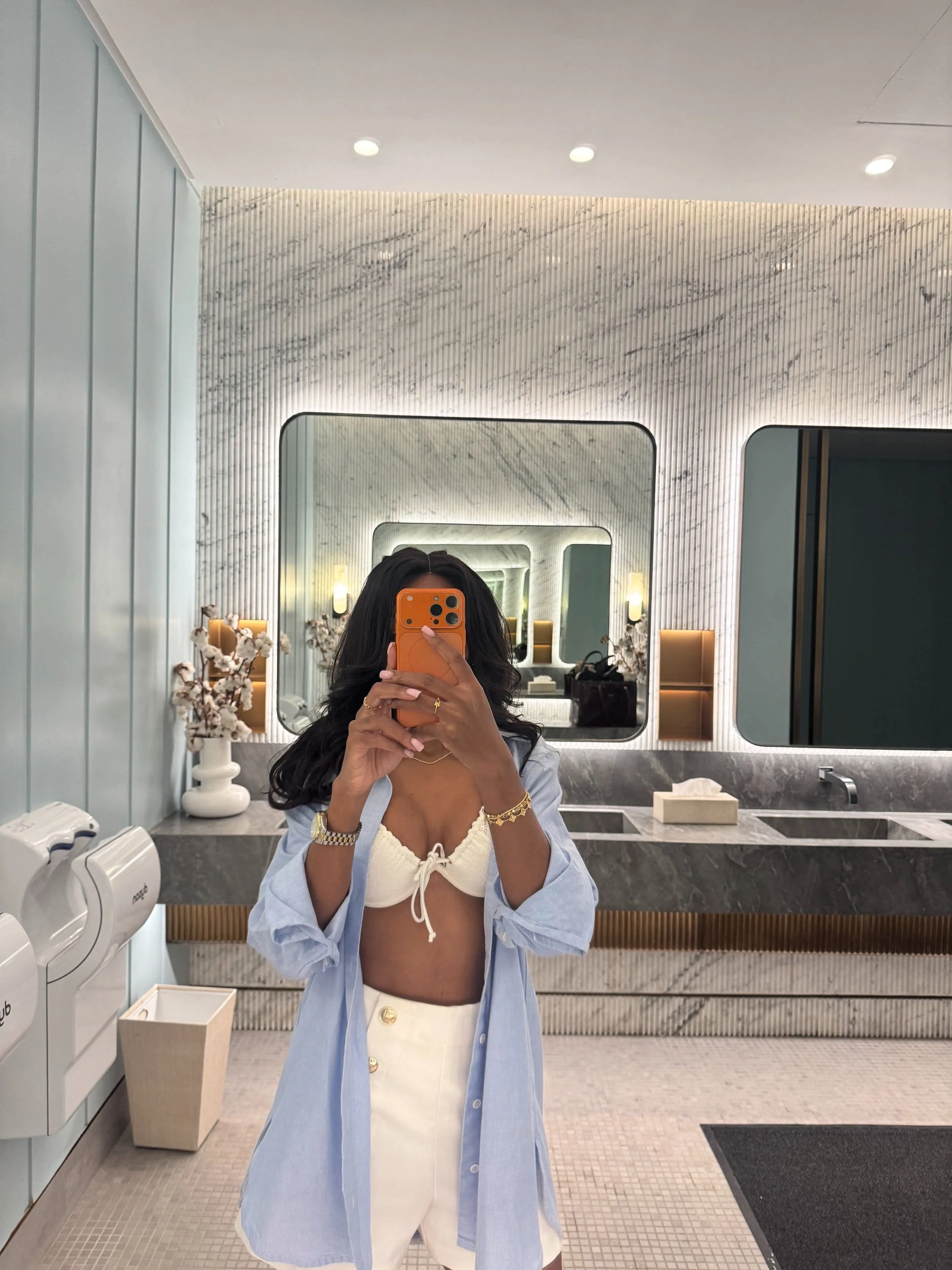 London's selective Black independent companion. Teena Laurent offers warm, intelligent companionship for discerning gentlemen and couples in London, Mayfair and Kent.