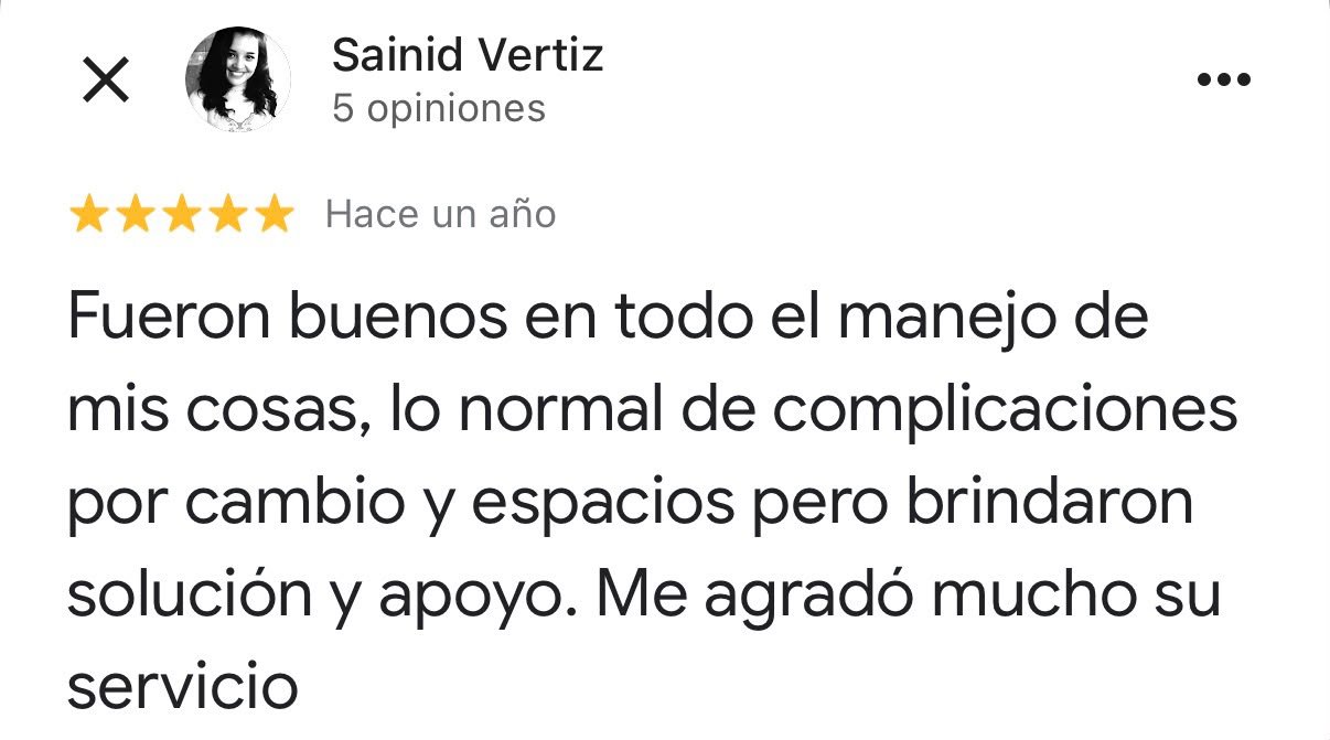Reseña  con cinco estrellas, en la que expresa satisfacción por un buen manejo de sus cosas y agradecimiento por la solución y apoyo recibido.