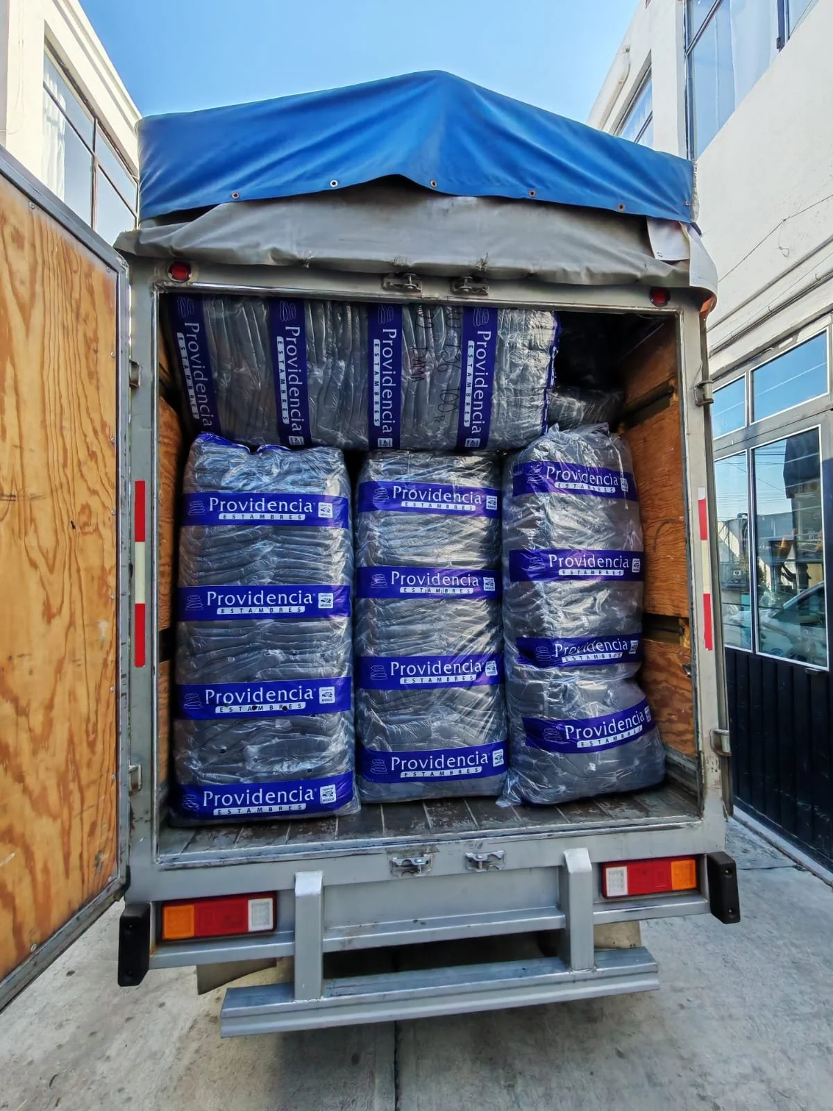 Unidad realizando un flete de mercancia y entregando con exito en Toluca 