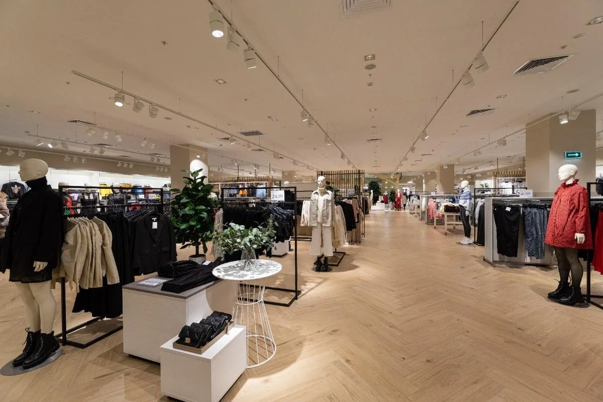 clothes-rack-shopping-center (1).jpg
