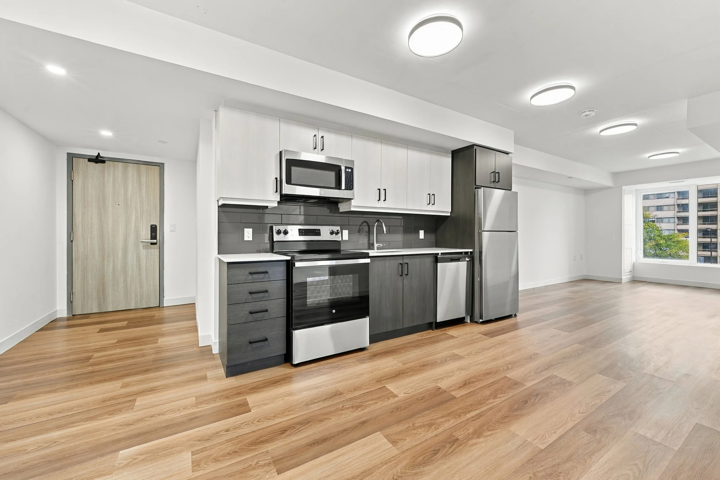 3 - 313 BED+BATH.jpg