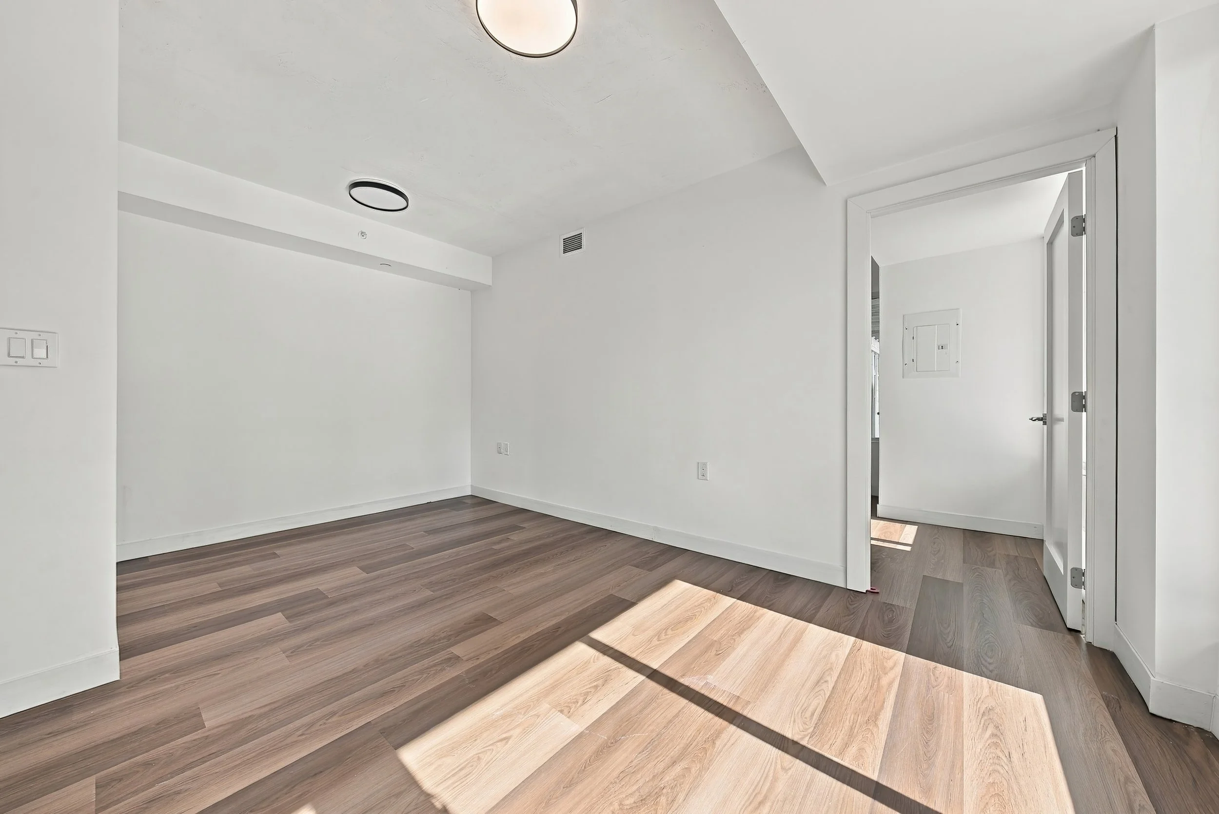 6 - 803 BED+BATH.jpg