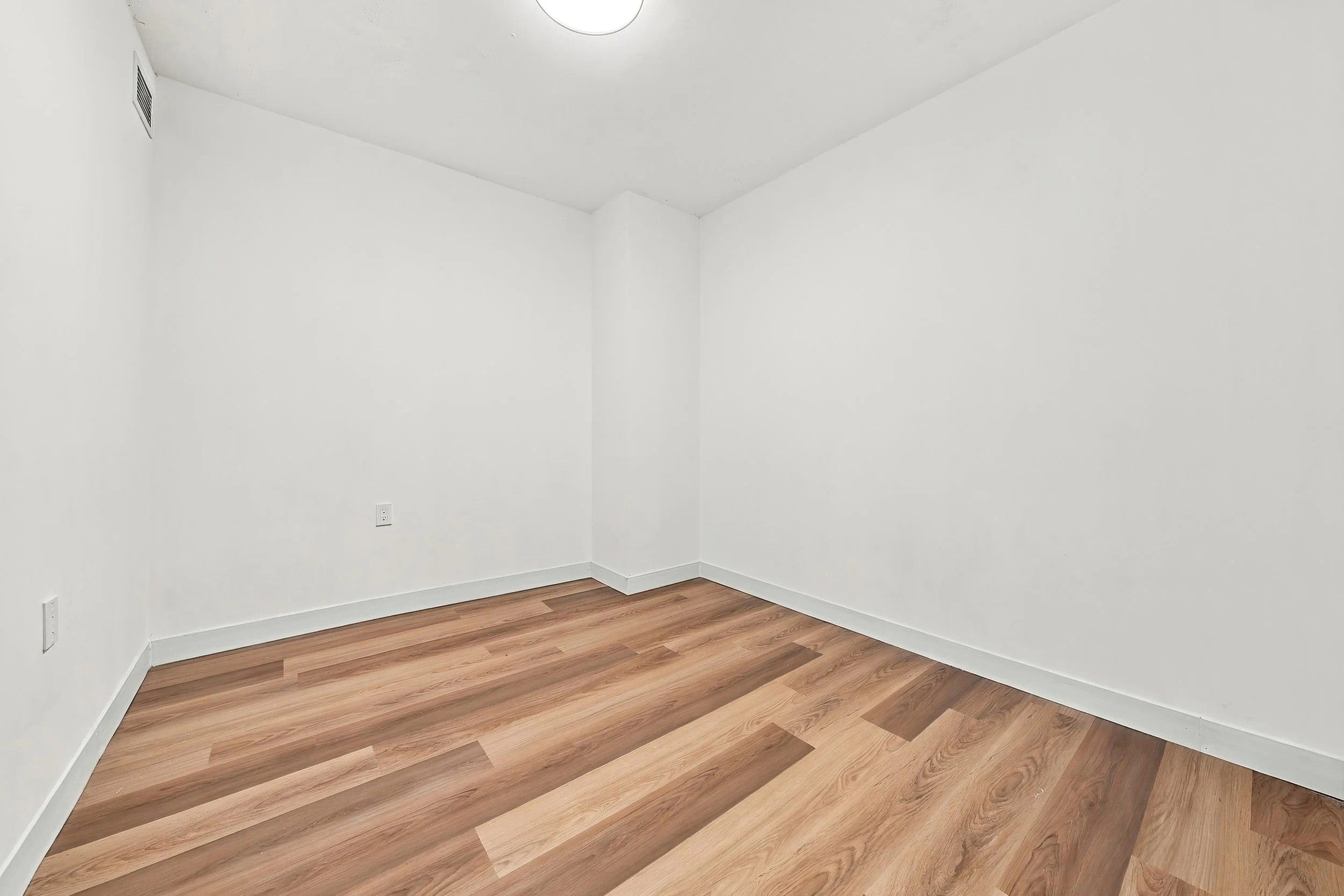12 - 303 BED+DEN.jpg