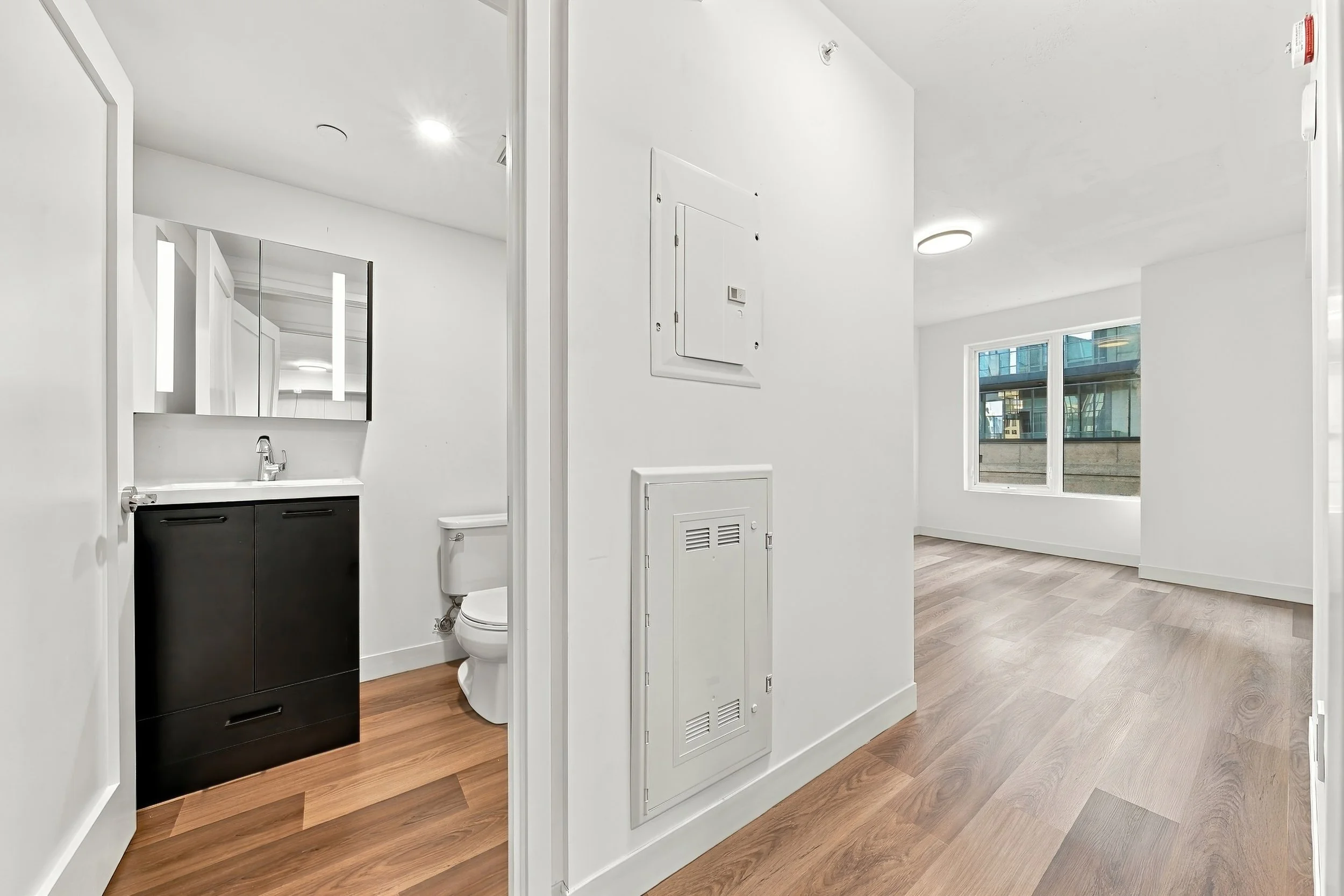 10 - 815 BED+2DEN+2BATH.jpg