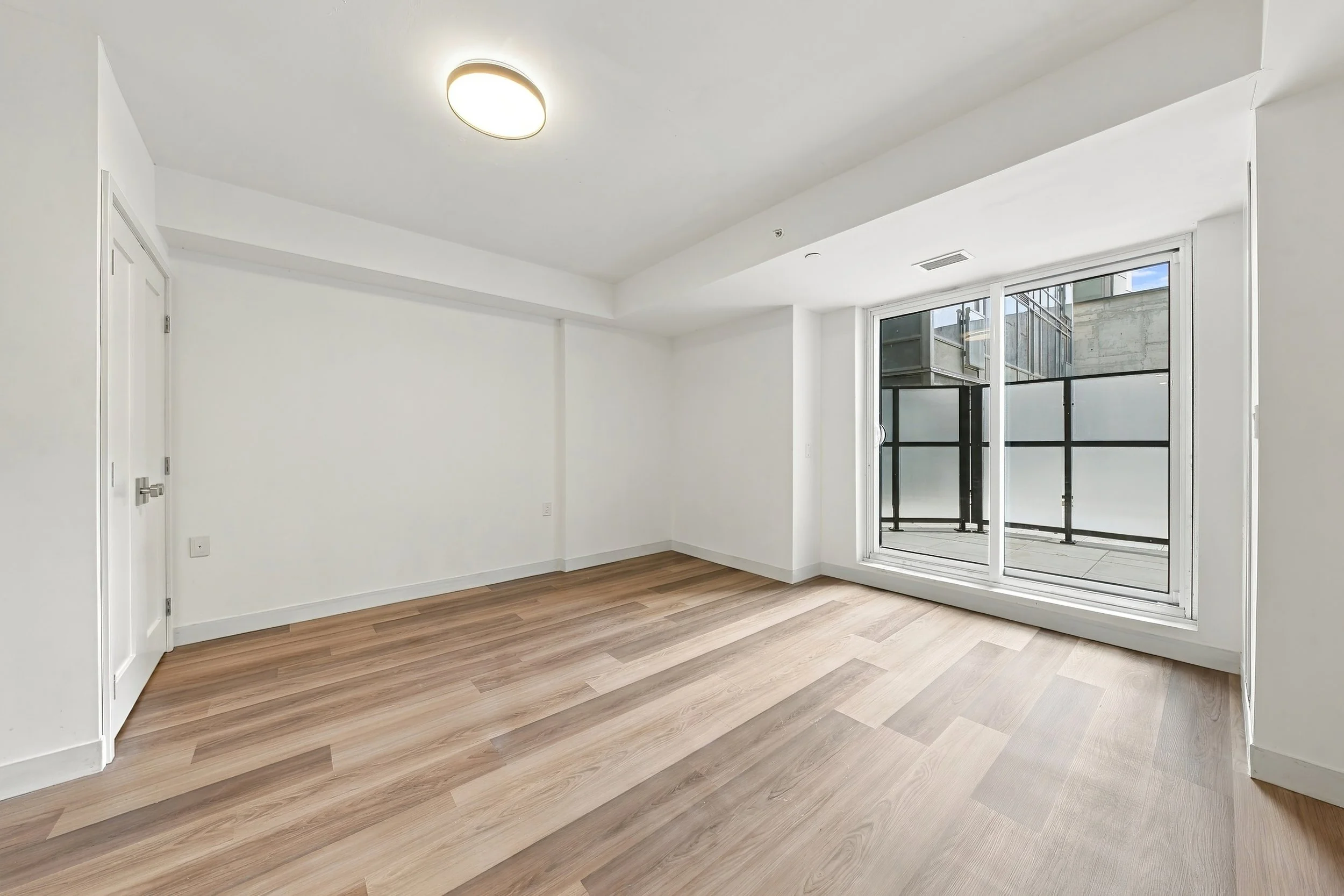 6 - 302 STUDIO.jpg