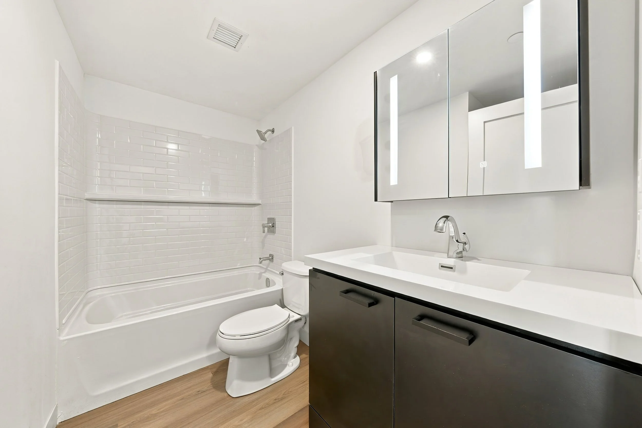 10 - 313 BED+BATH.jpg