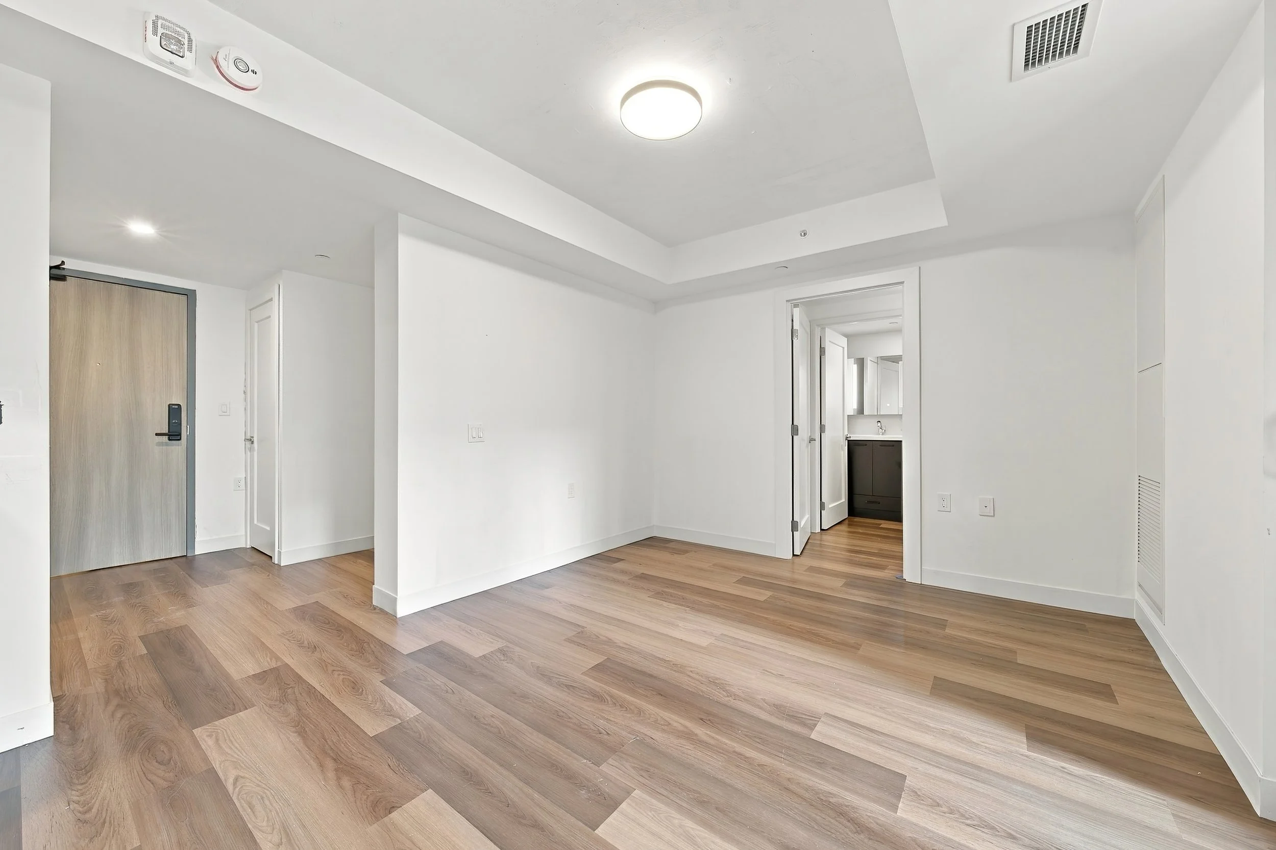 9 - 815 BED+2DEN+2BATH.jpg
