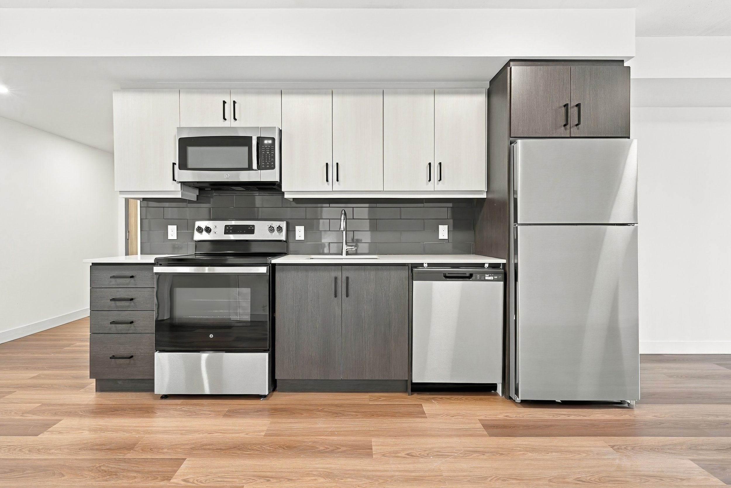 5 - 313 BED+BATH.jpg