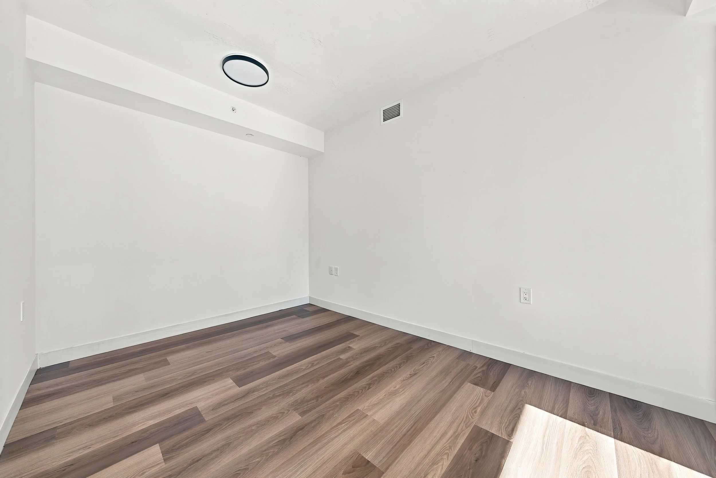 8 - 803 BED+BATH.jpg