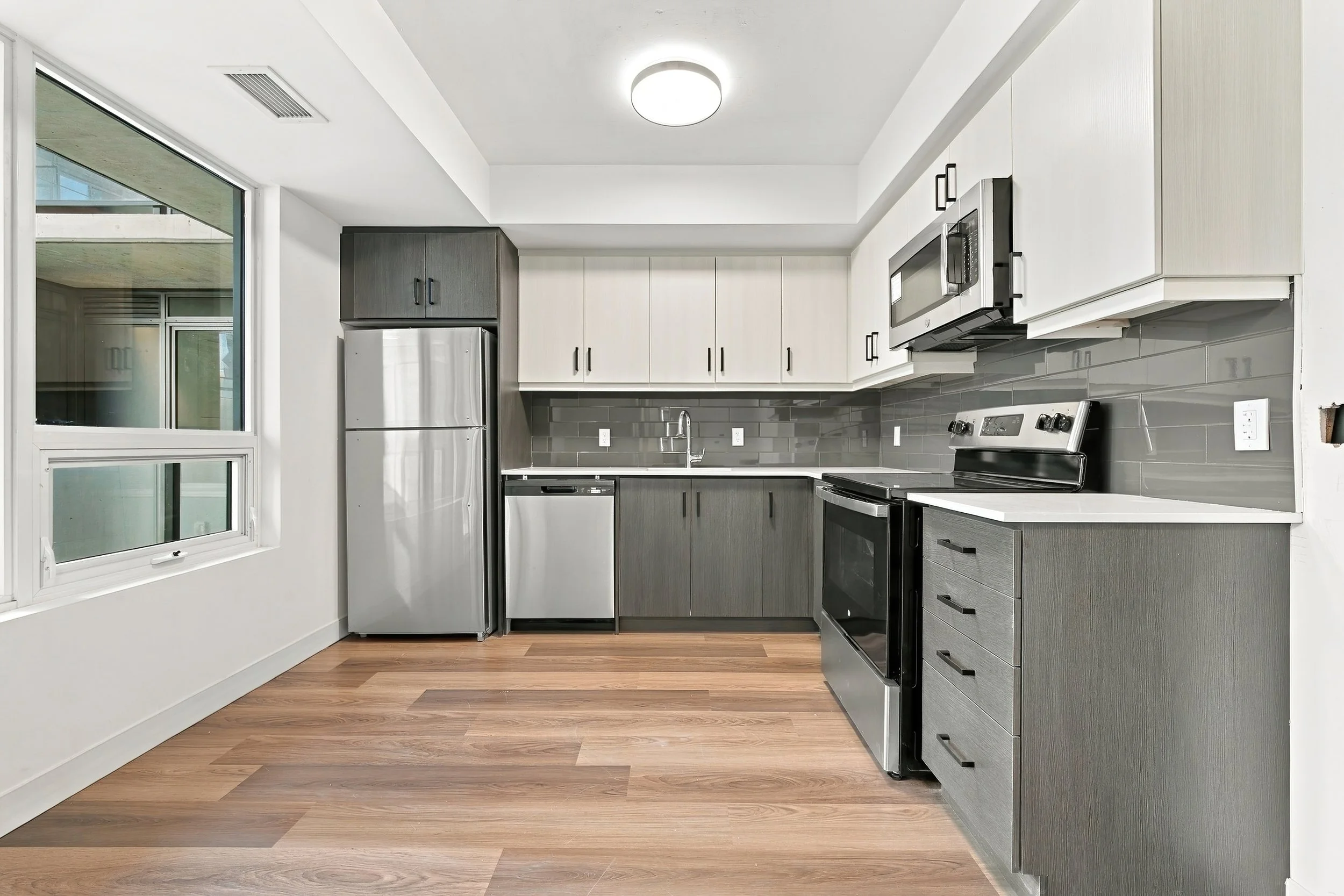 8 - 815 BED+2DEN+2BATH.jpg