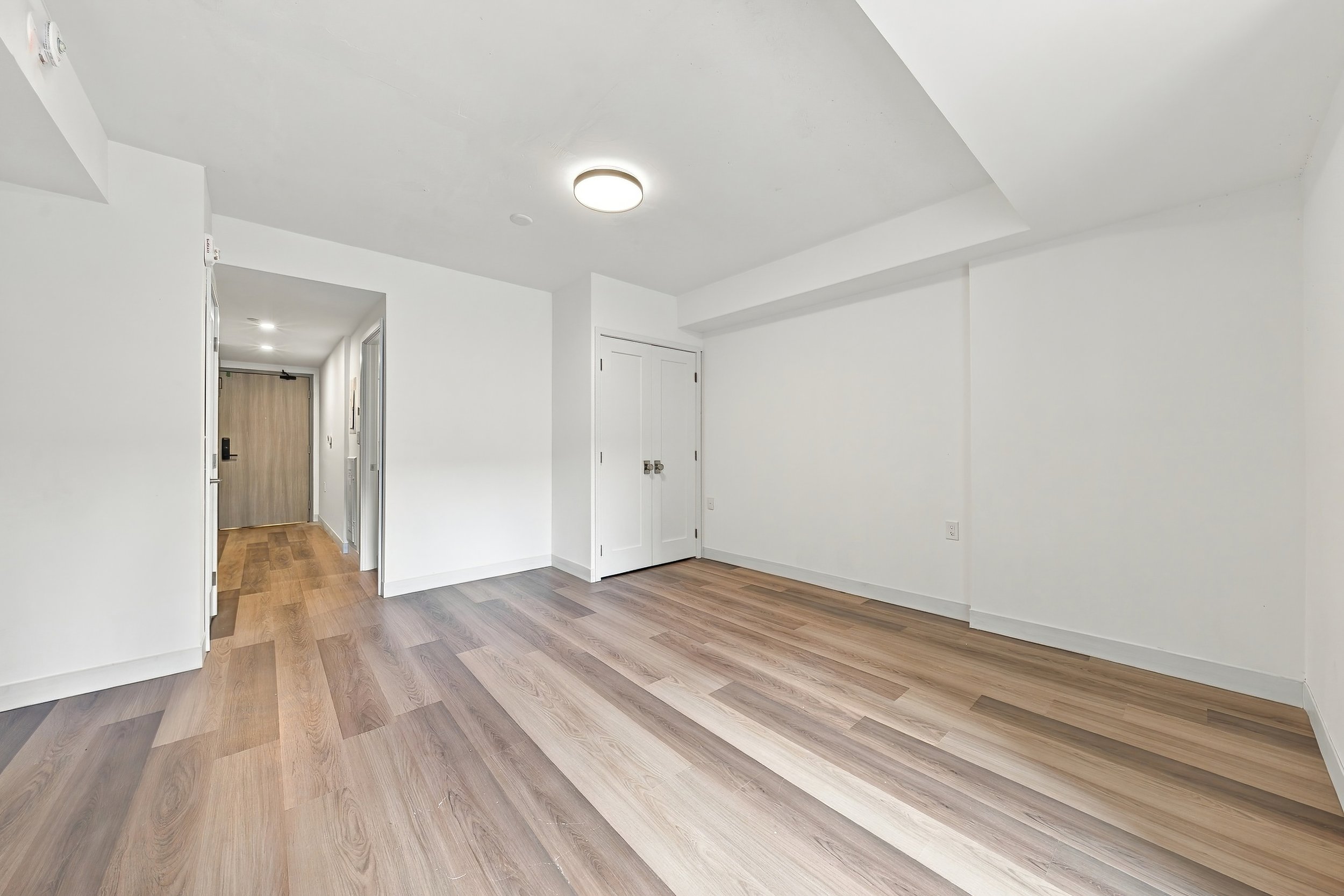 8 - 302 STUDIO.jpg