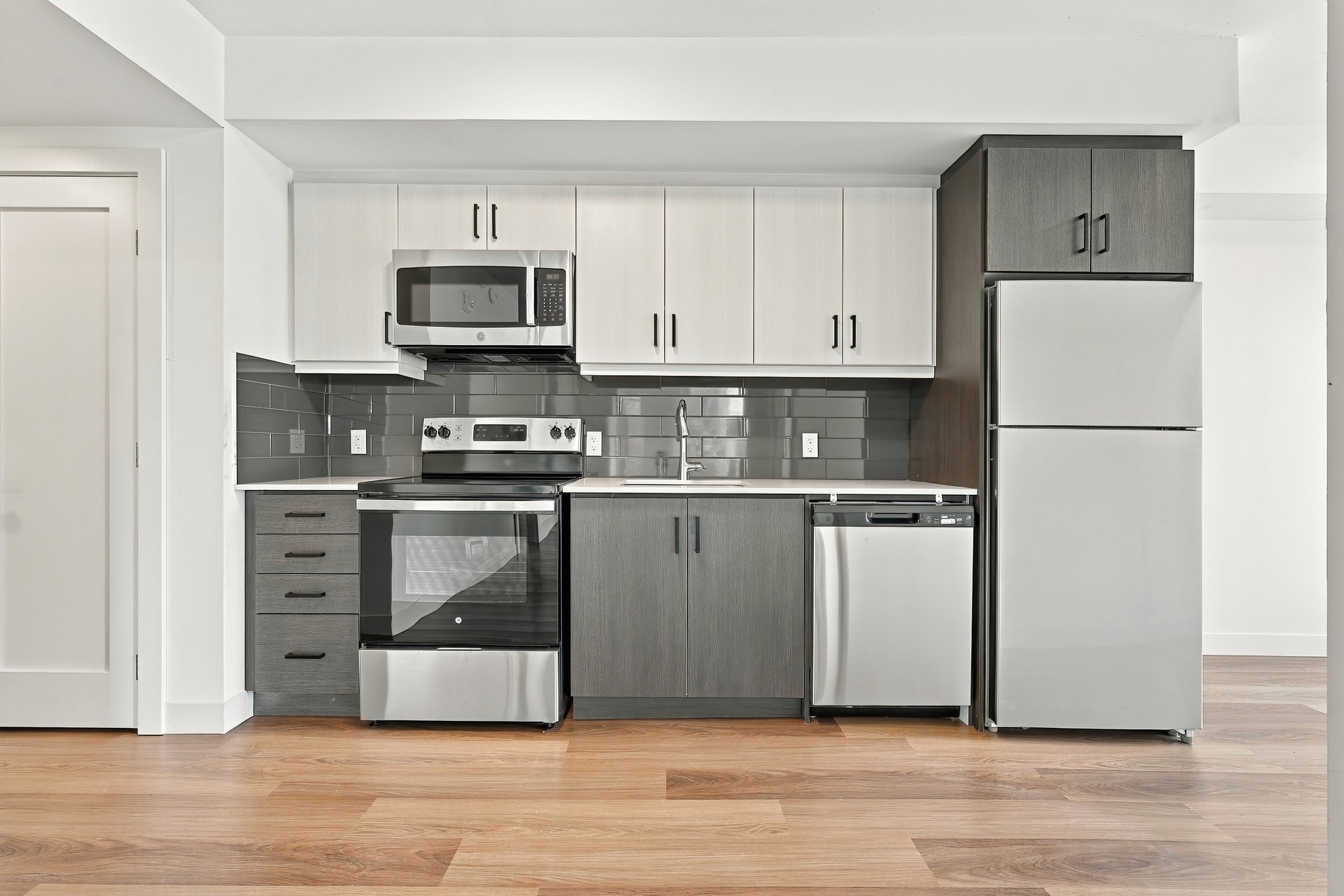 3 - 308 2BED+DEN+2BATH.jpg