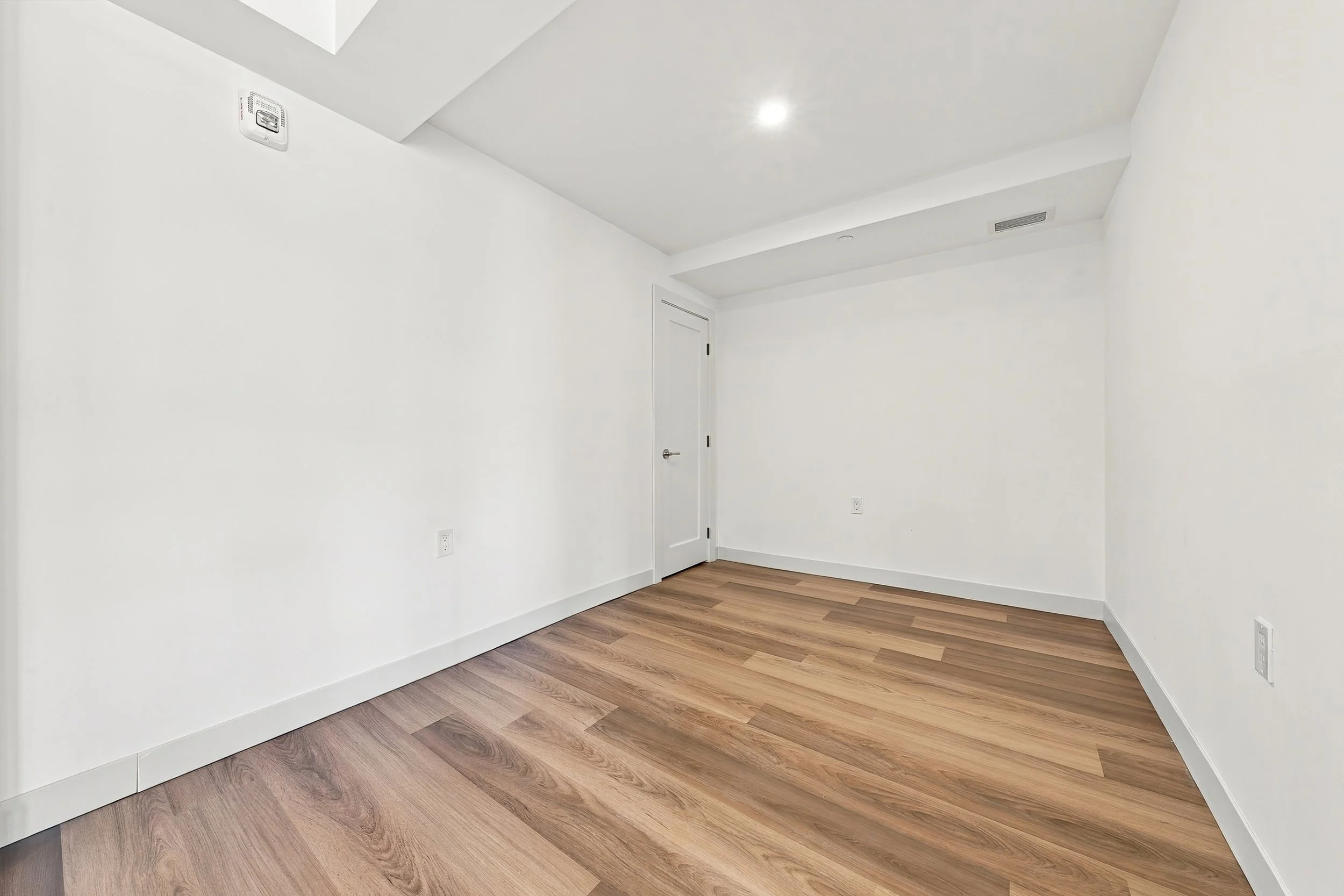 6 - 306 BED+DEN.jpg