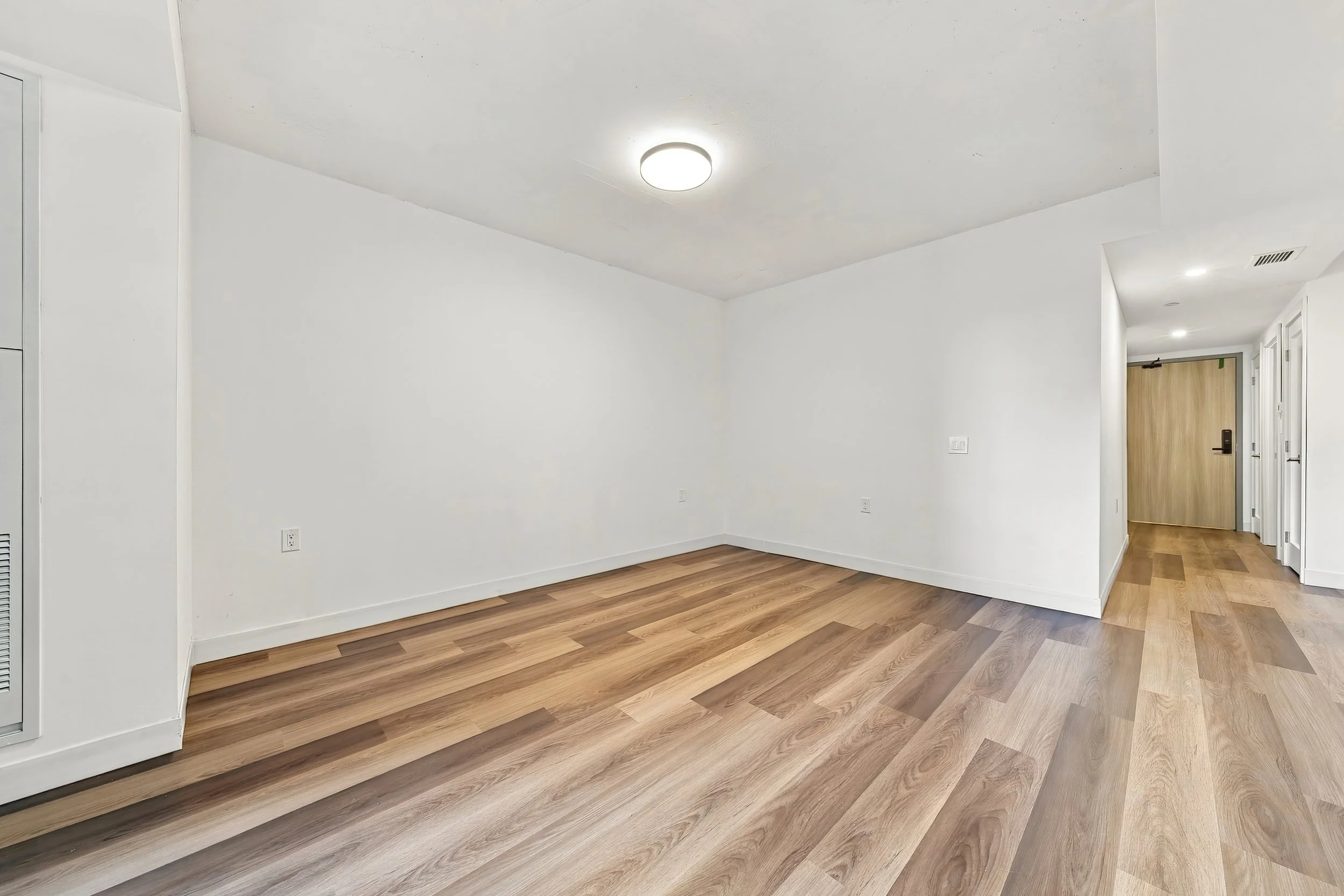 8 - 801 BED+DEN.jpg