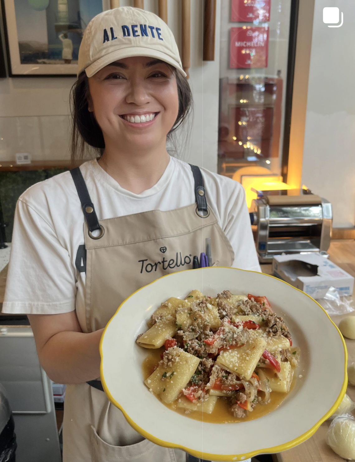 Weekend special: Paccheri Salsiccia e Peperone 🍝
Sweet caramelized onions cooked low + slow, salty browned ground pork, a pop of roasted mild italian peppers with a touch of chili then topped with parmigiano.

Inspired by the lunch that Dario’s papa